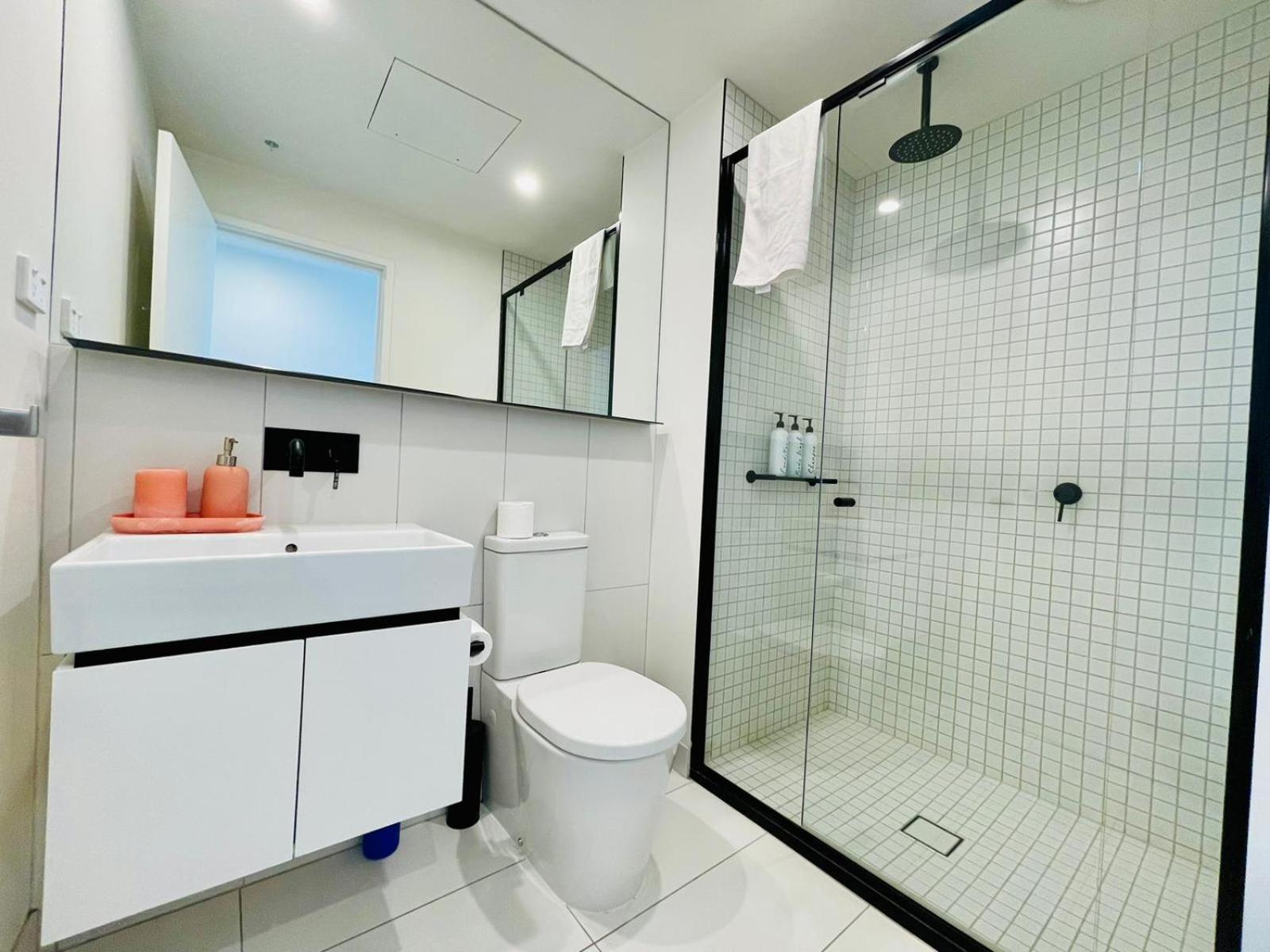 Urban Chic Retreat near Crown w/ Free Parking