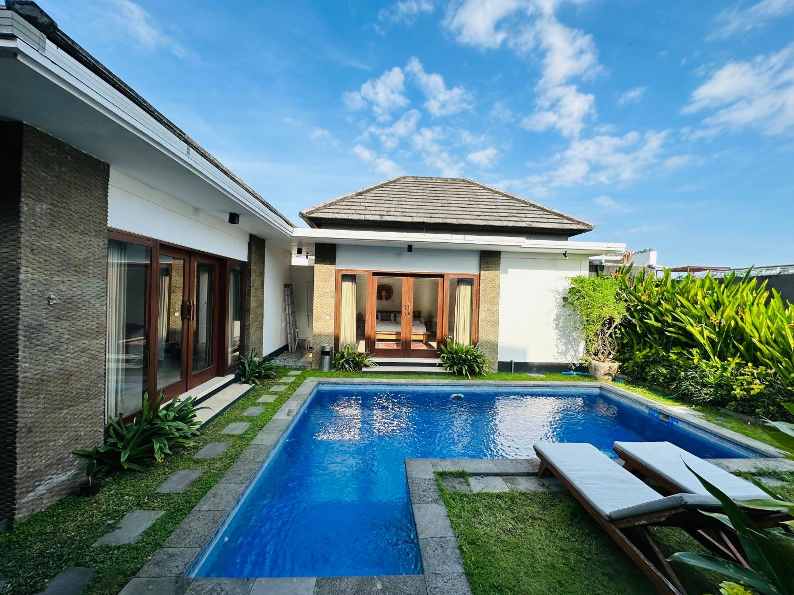 Hotel De'Huta Villa - Image 1