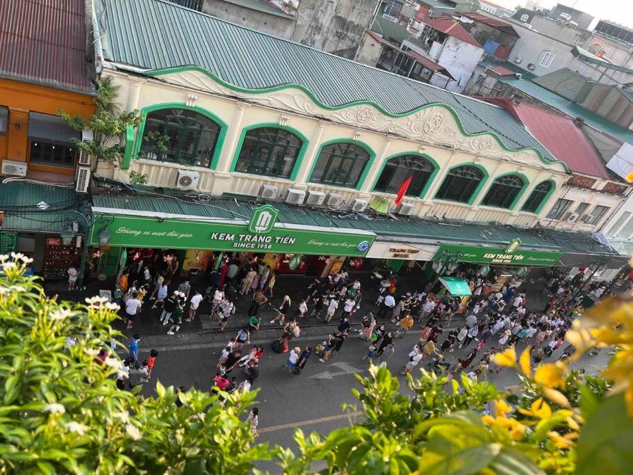 Terra Homestay - Big Balcony with elevator - 150m to Hoan Kiem Lake