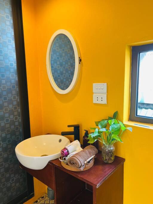 Terra Homestay - Big Balcony with elevator - 150m to Hoan Kiem Lake