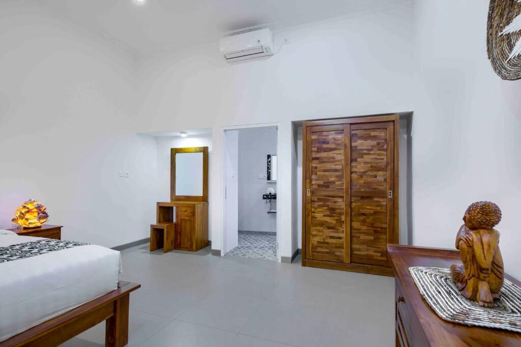 Villa Bendida Private Gateway Central Seminyak view 3