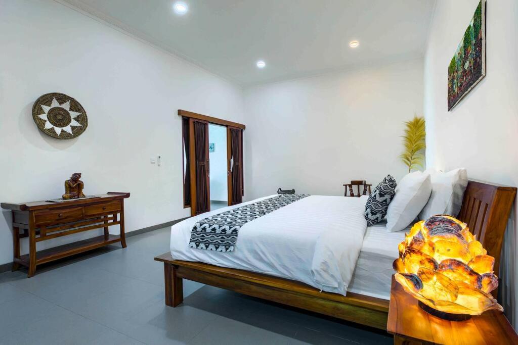 Villa Bendida Private Gateway Central Seminyak view 5