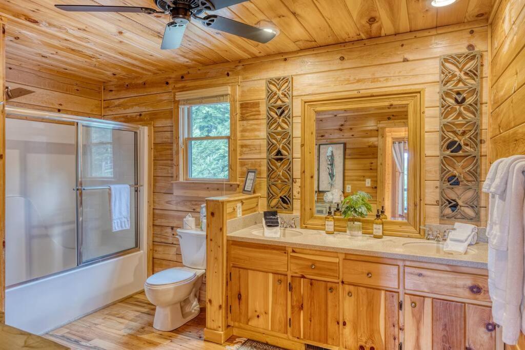 Mountain View Cabin - Hot Tub-Fire Pit-Pool Table view 2