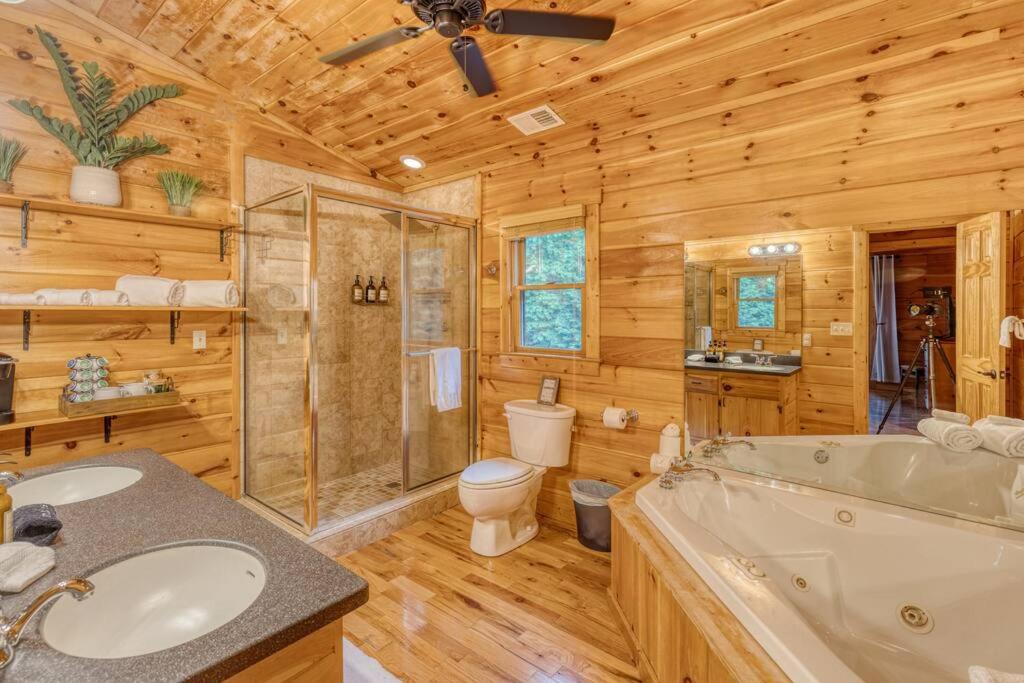 Mountain View Cabin - Hot Tub-Fire Pit-Pool Table view 4