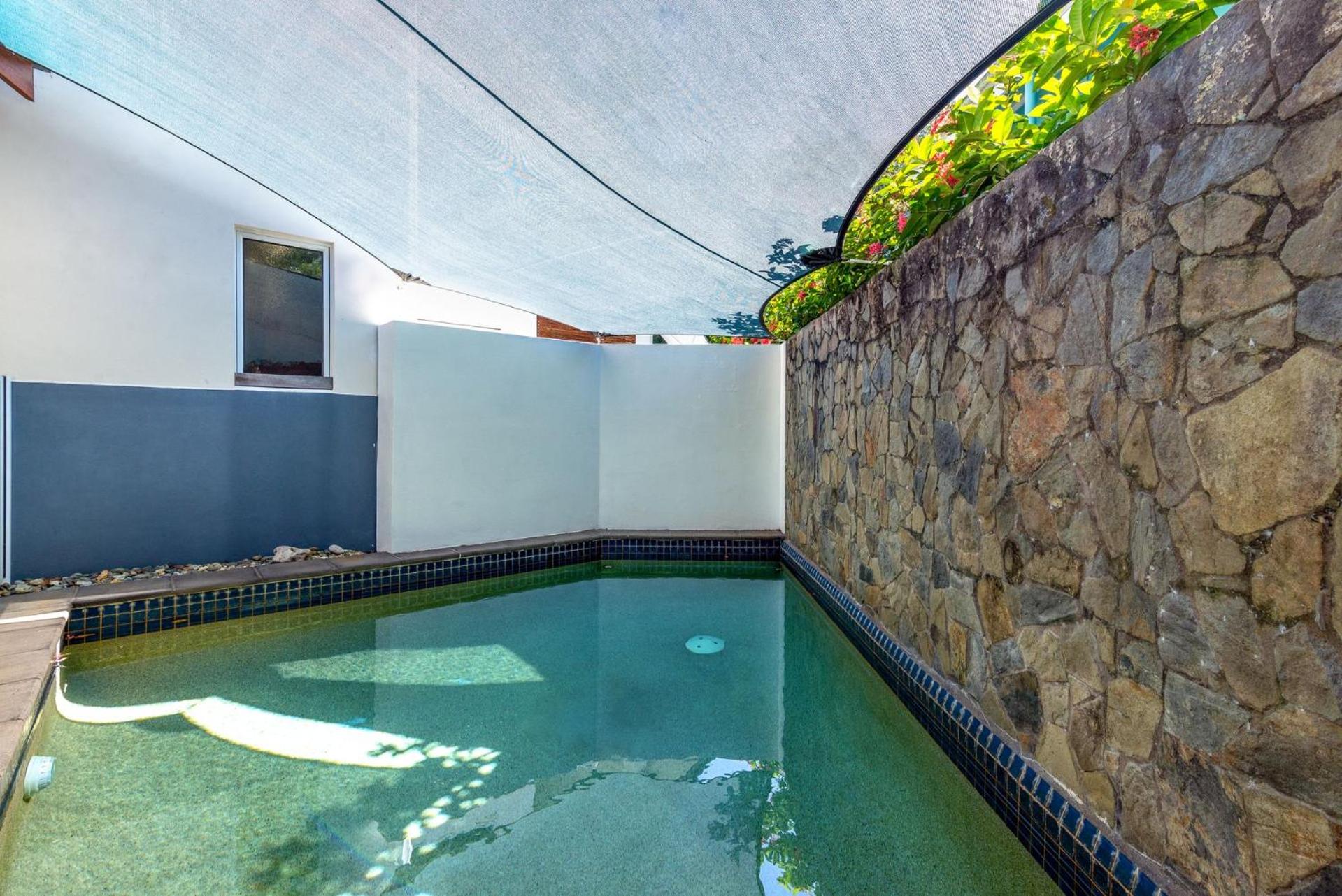 2 Barefoot Villas