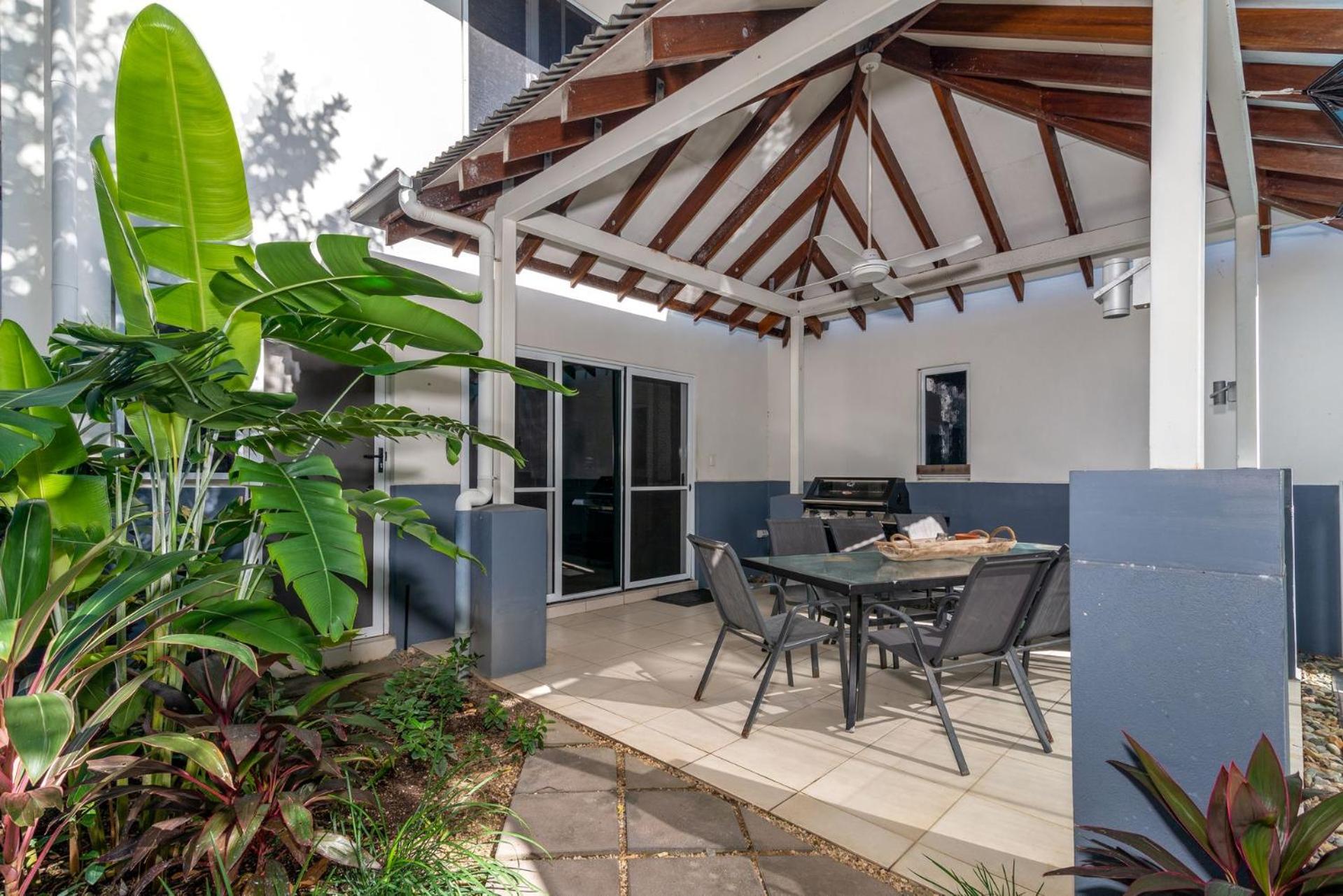 2 Barefoot Villas