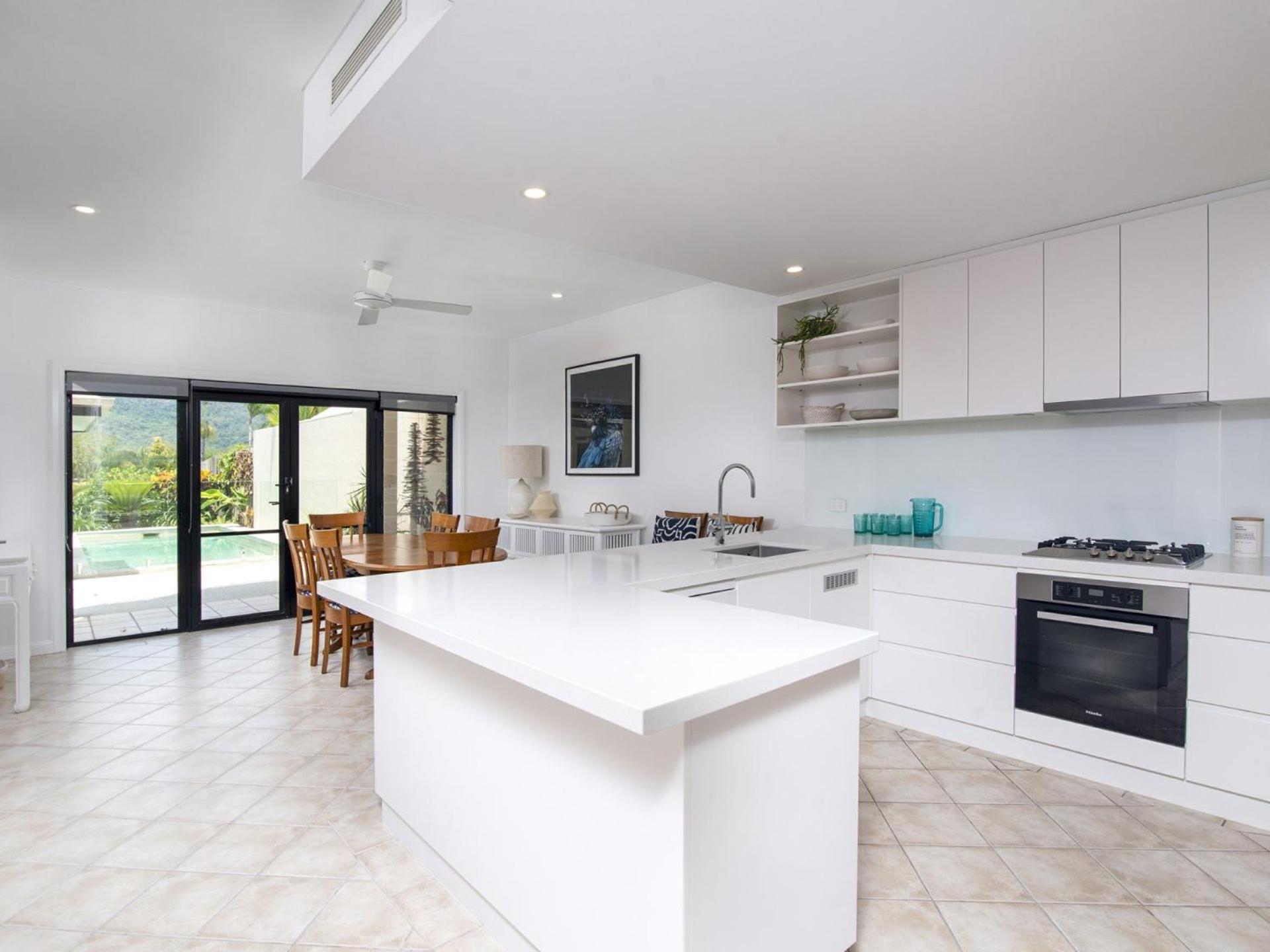 4 Thorntons West