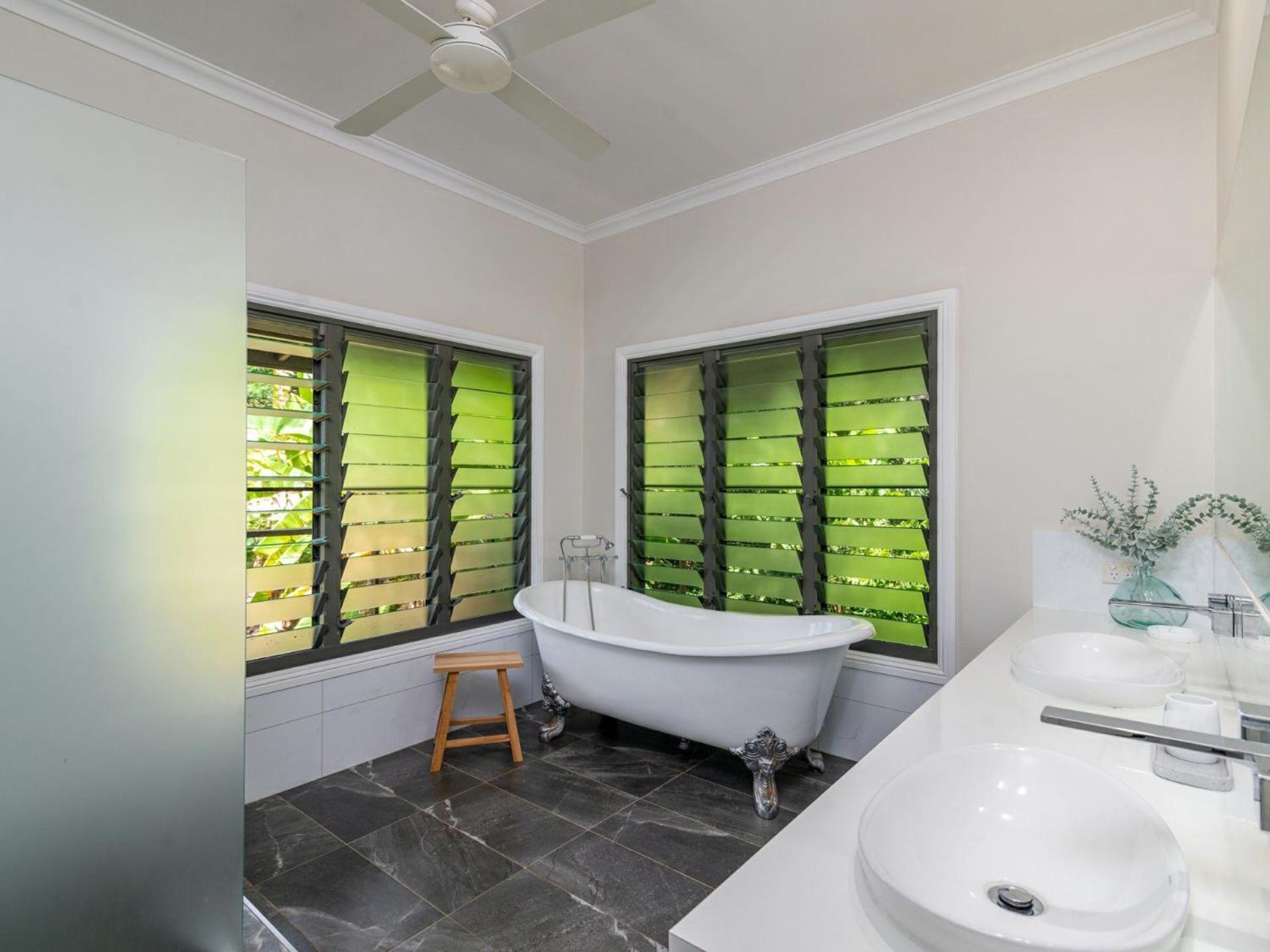 Port Douglas Valley Magic