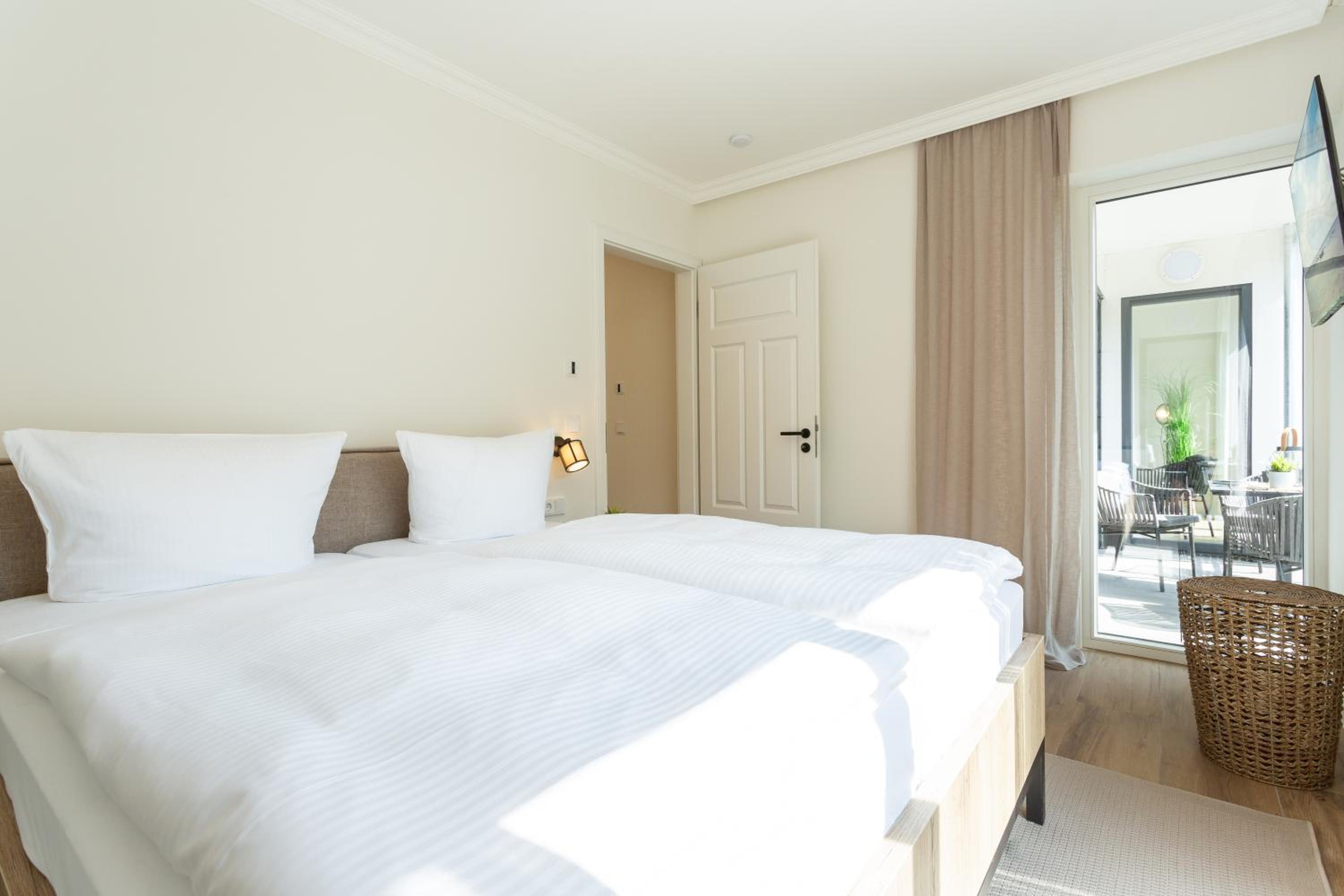 Villa Chloe Binz Appartements exklusiv in Top Lage mit Strandkorb am Strand