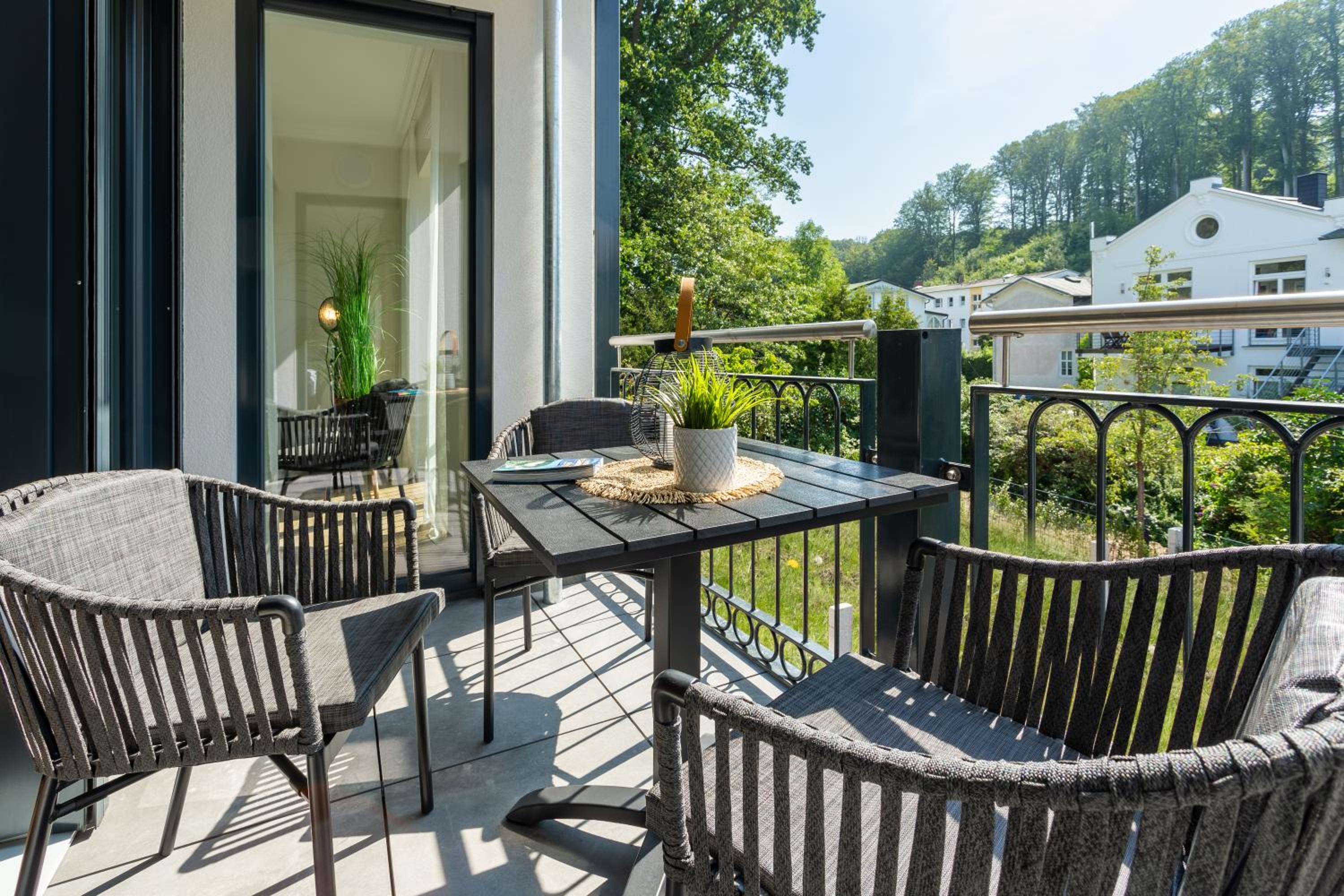 Villa Chloe Binz Appartements exklusiv in Top Lage mit Strandkorb am Strand