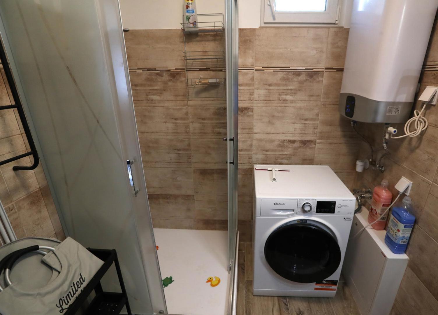 Four Flowers Apartman