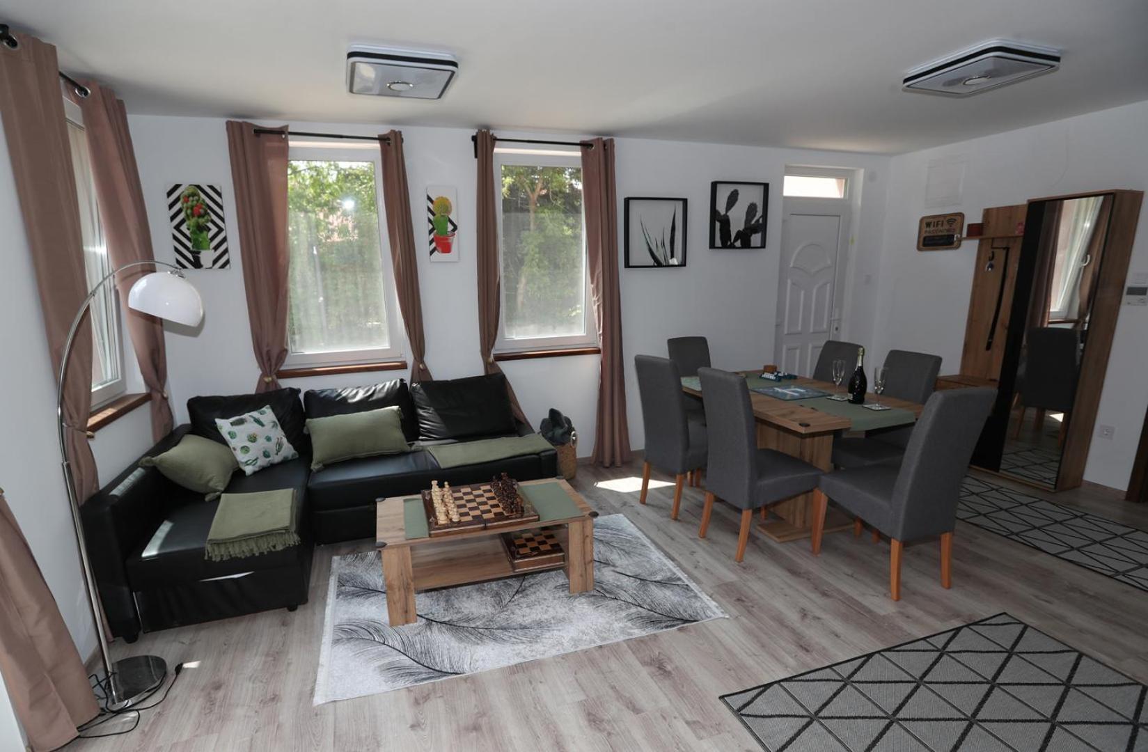 Four Flowers Apartman