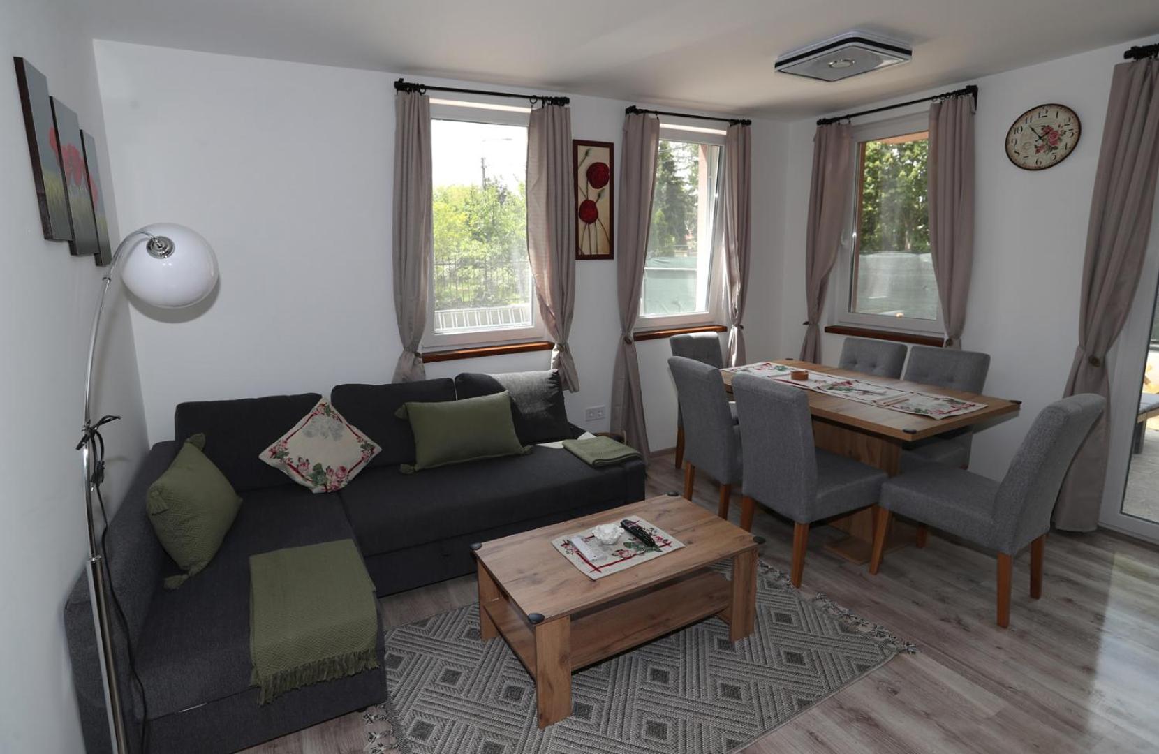 Four Flowers Apartman