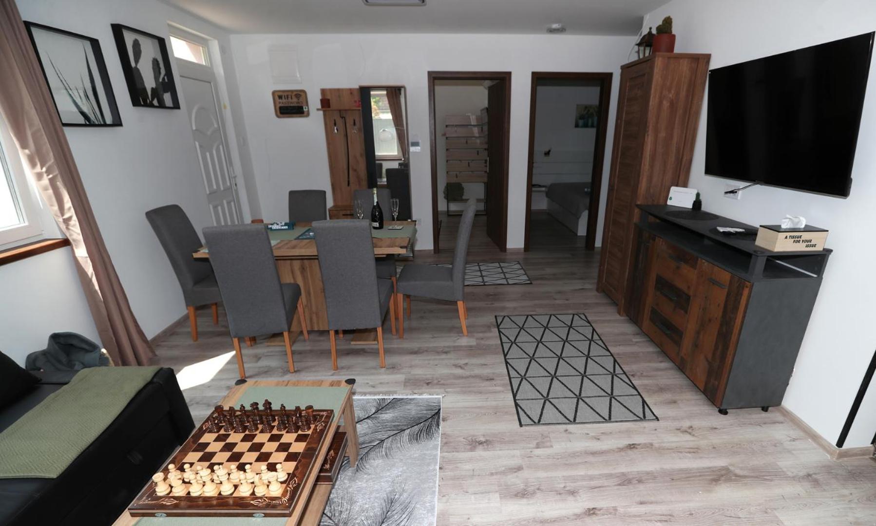 Four Flowers Apartman