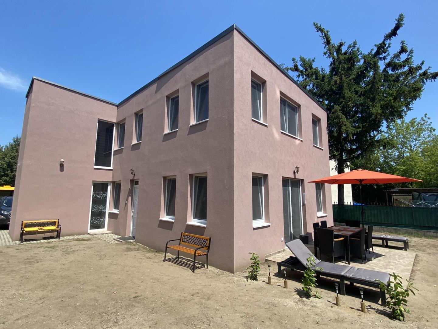 Four Flowers Apartman