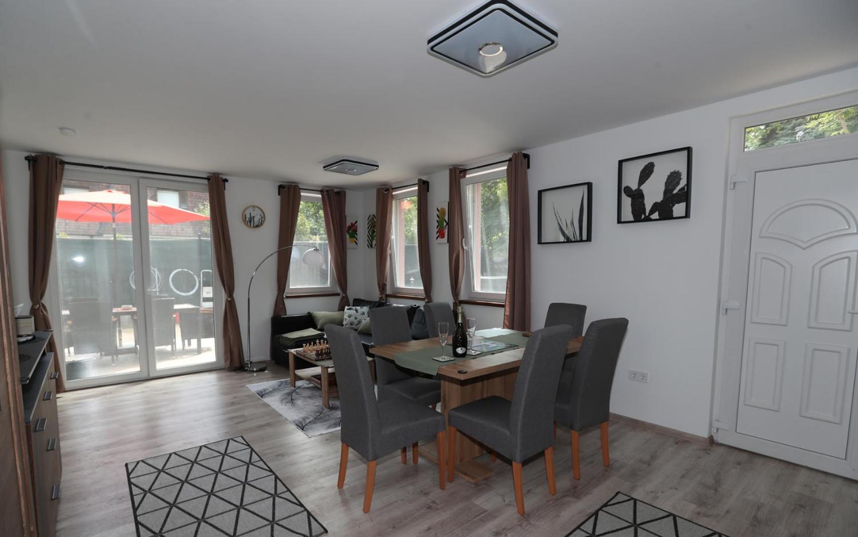 Four Flowers Apartman