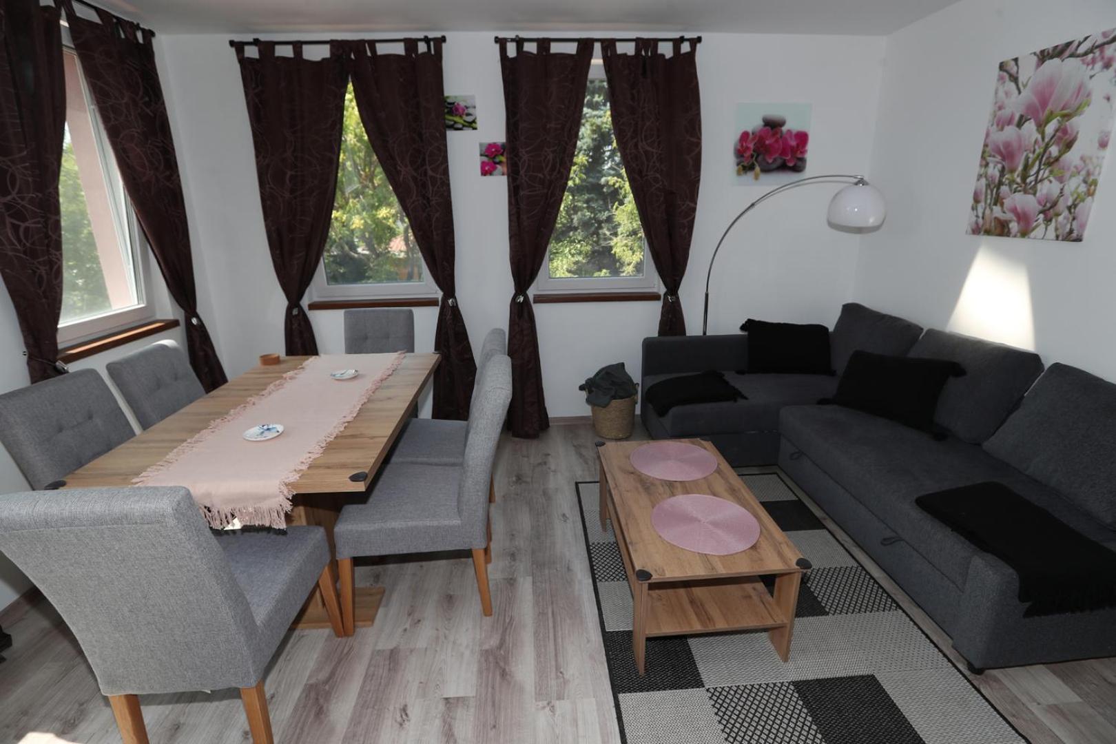 Four Flowers Apartman