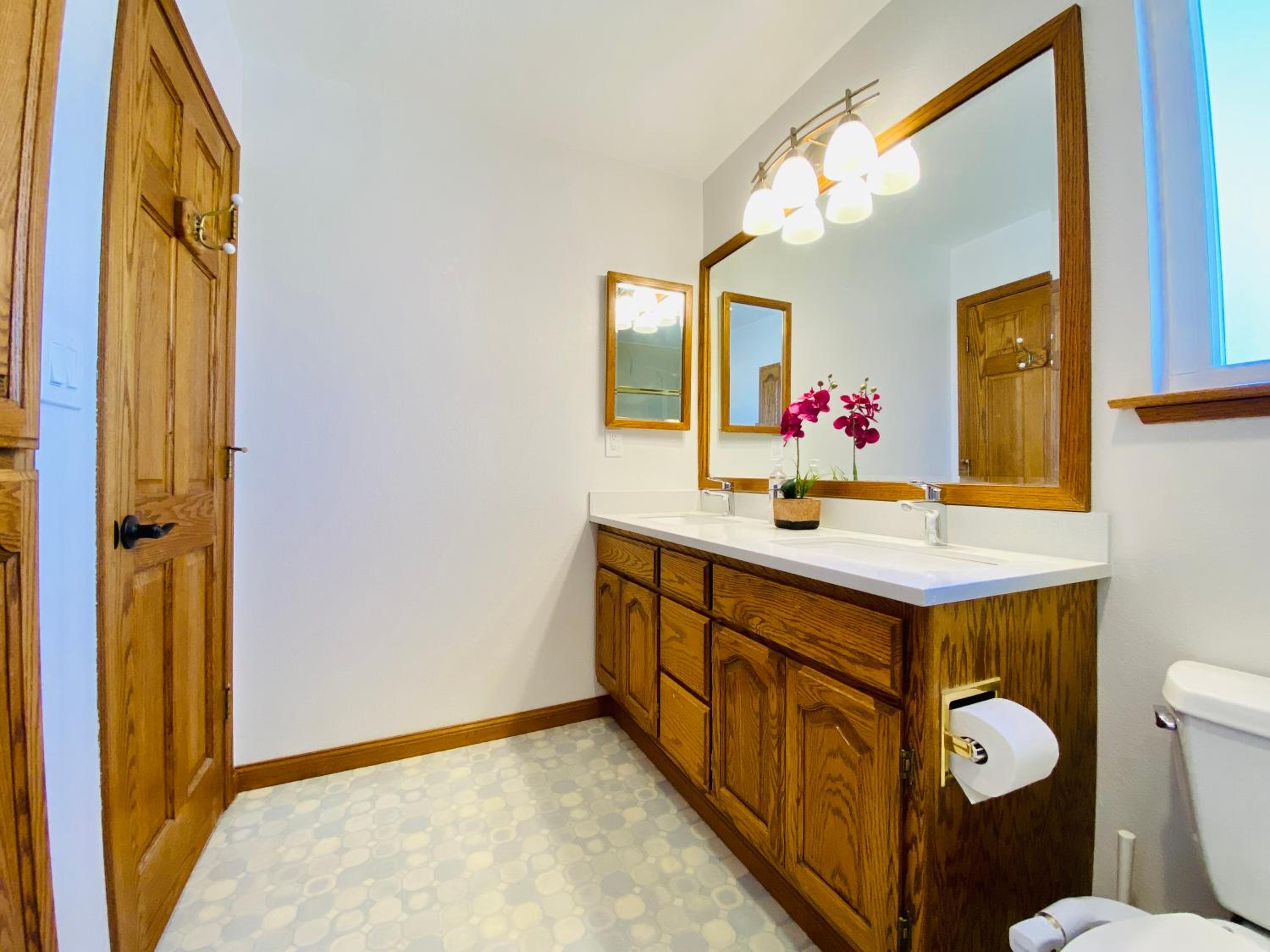 San Jose Vacations - Spacious 3B2B Home Prime Location - Property Image 4