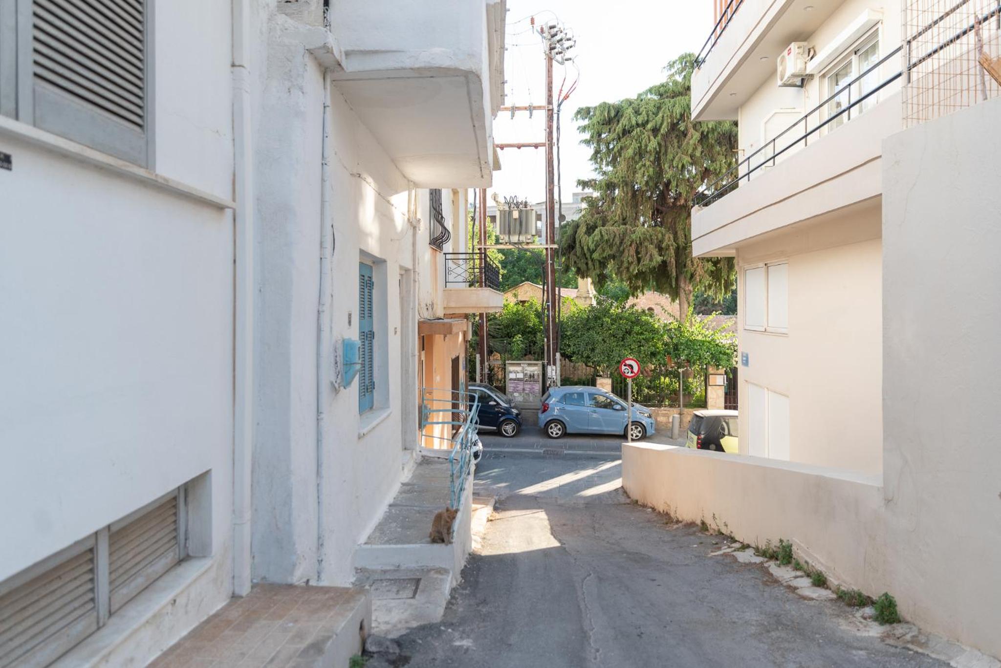 Saint Matthew Central Apartment by Senaon