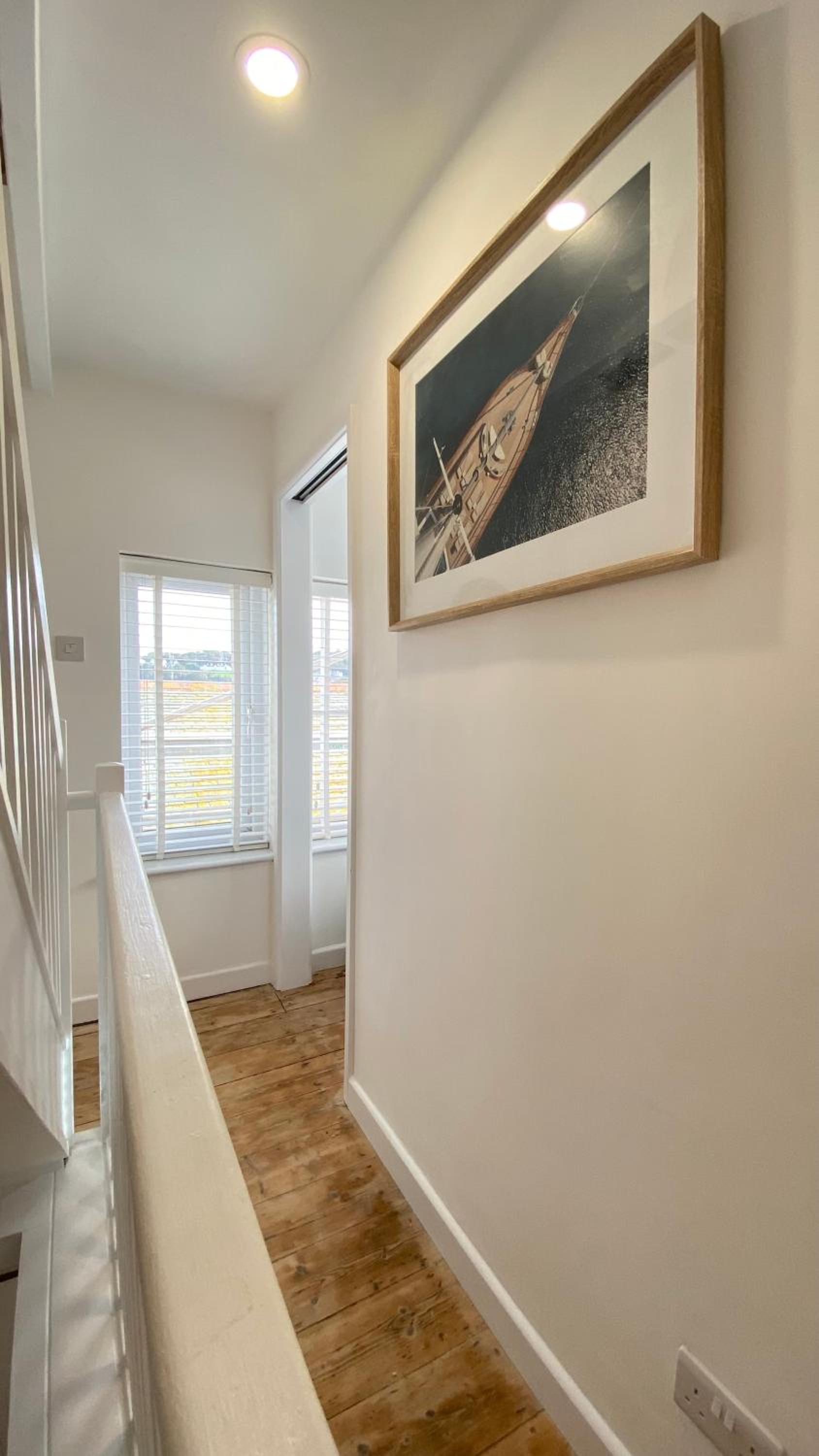 SMUGGLERS HIDE COTTAGE and separate but connecting SMUGGLERS CABIN - - In a beautifully renovated fishermans cottage - - HARBOUR VIEWS - - BEACH only 10 me, photo 19