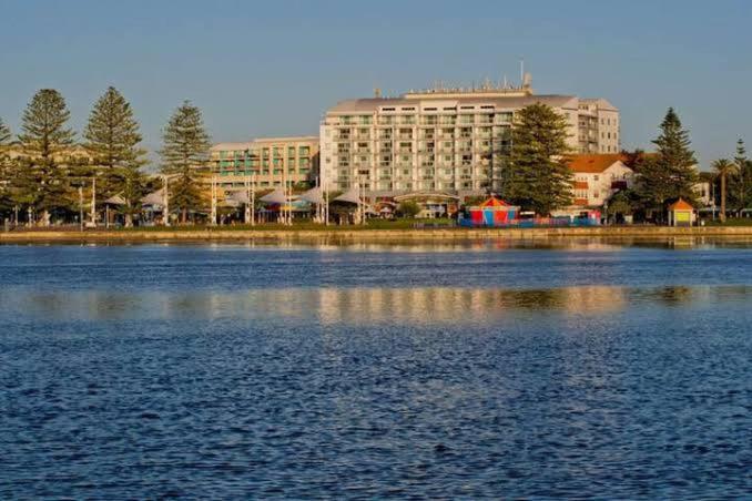 AAA-The Entrance Private Water Front 1 bedroom appartment at the Oaks