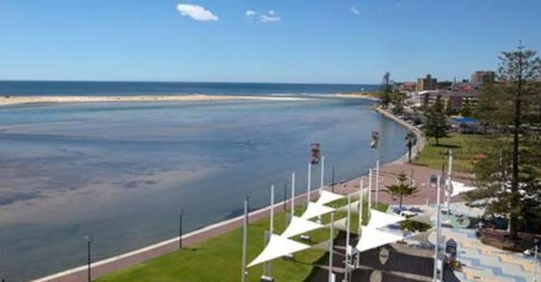 AAA-The Entrance Private Water Front 1 bedroom appartment at the Oaks