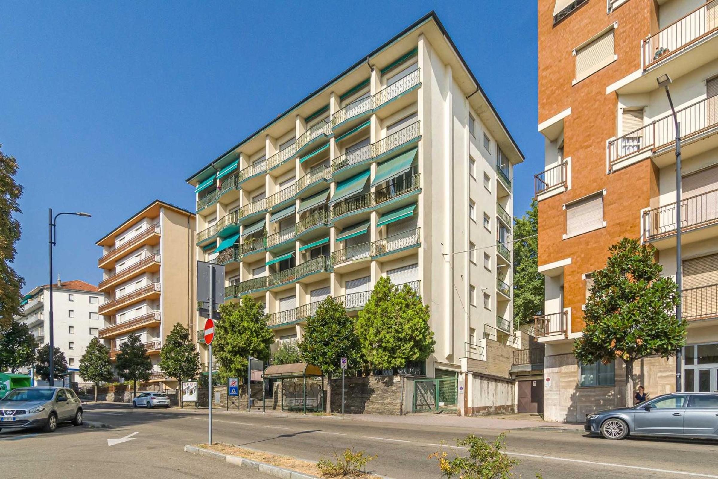 GuestHost - Comfy Apartment with Private Parking view 4
