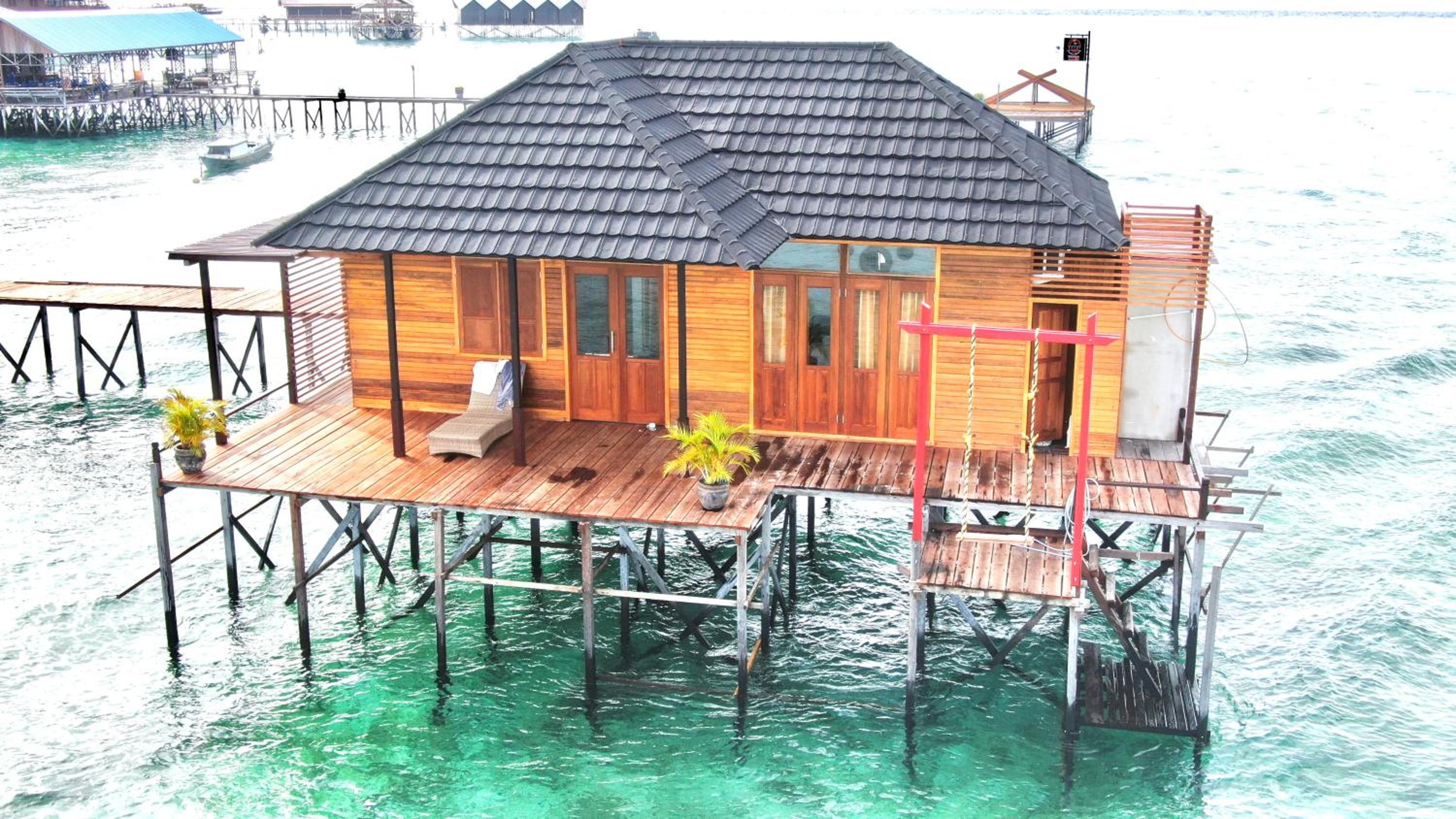 Hotel Derawan Fisheries Cottage - Image 1