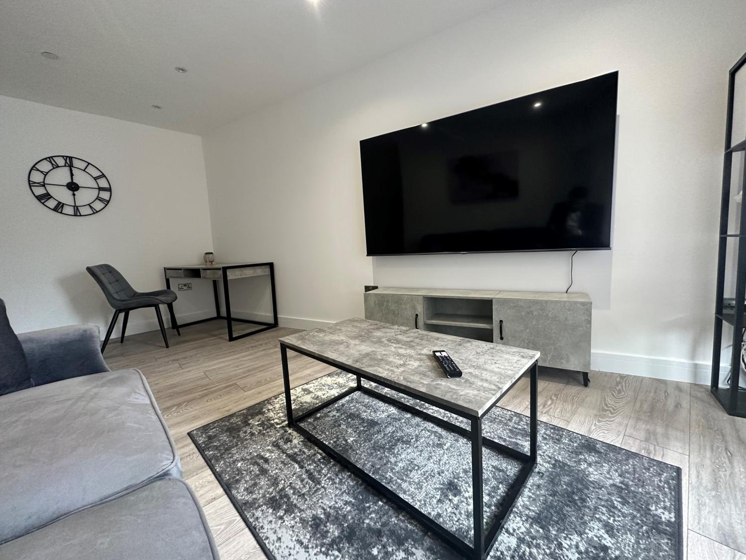 Apartment In Luton Town Centre view 3