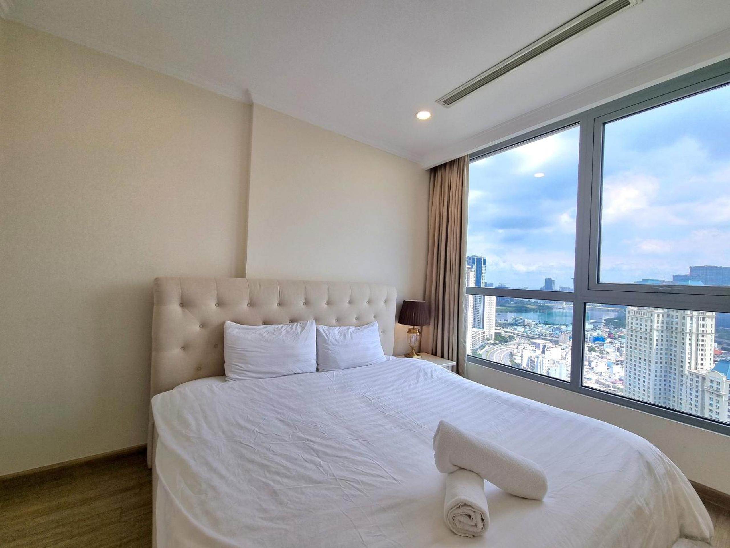Vinhomes Central Park - Luxury 1,2,3,4 bedroom apartments - Khu đô thị ven sông đẹp nhất TP HCM