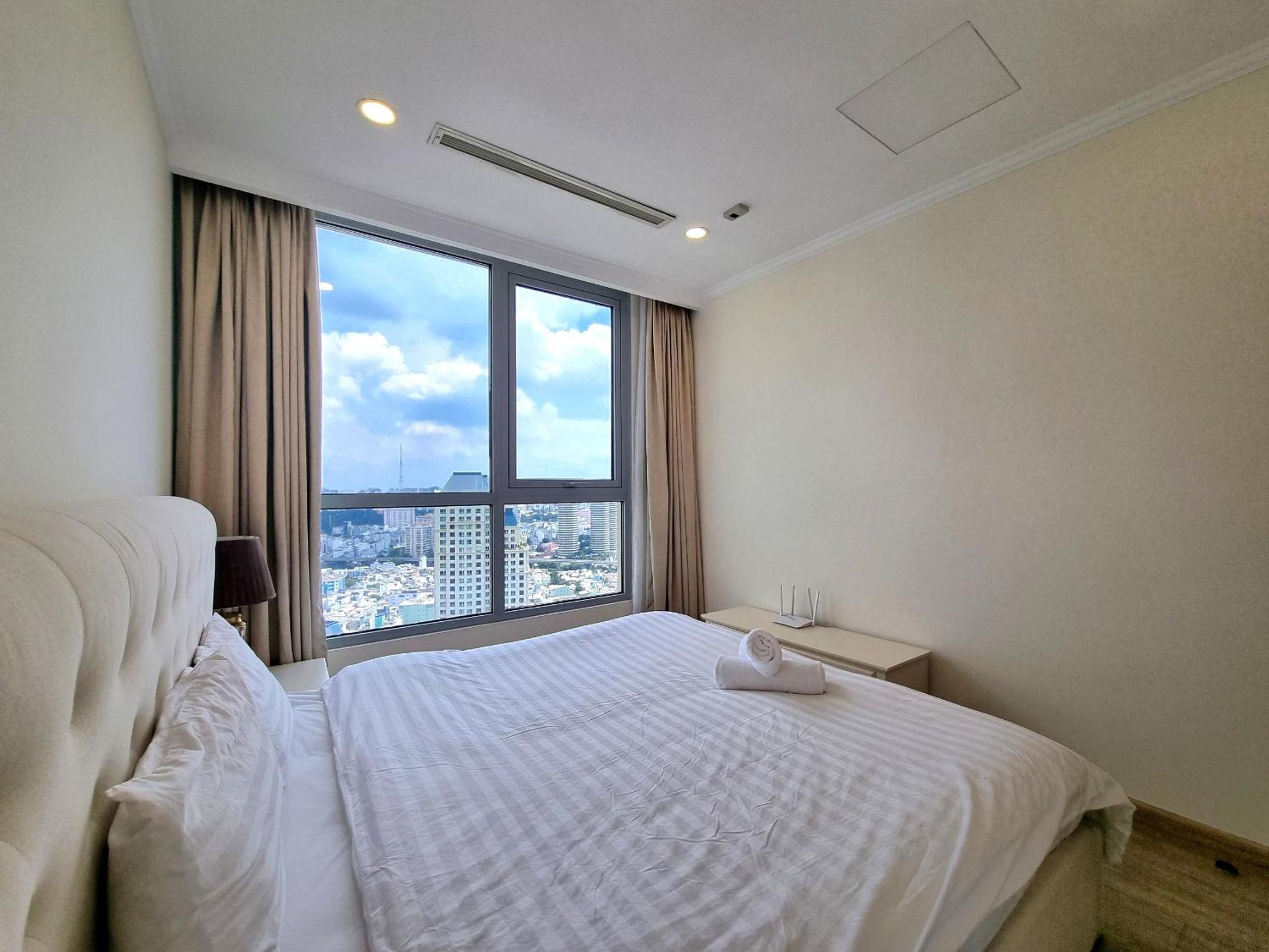 Vinhomes Central Park - Luxury 1,2,3,4 bedroom apartments - Khu đô thị ven sông đẹp nhất TP HCM