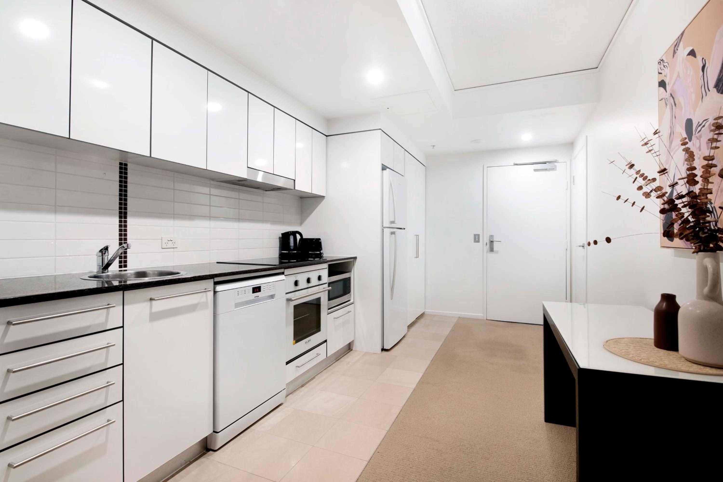 Central location in Broadbeach! - Sierra Grand Apartments - Self Contained & Privately Managed