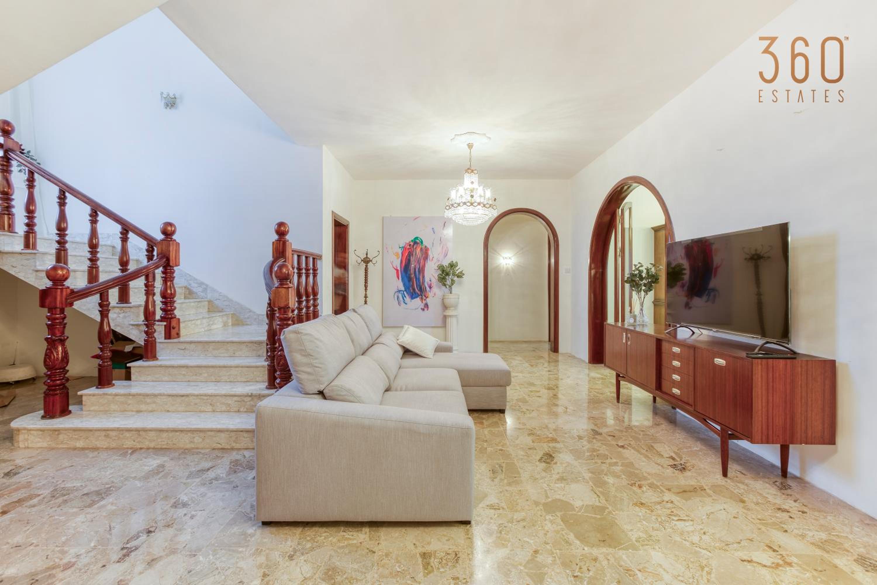 Spacious 4BR Oasis in the Heart of St. Julians by 360 Estates photo 4