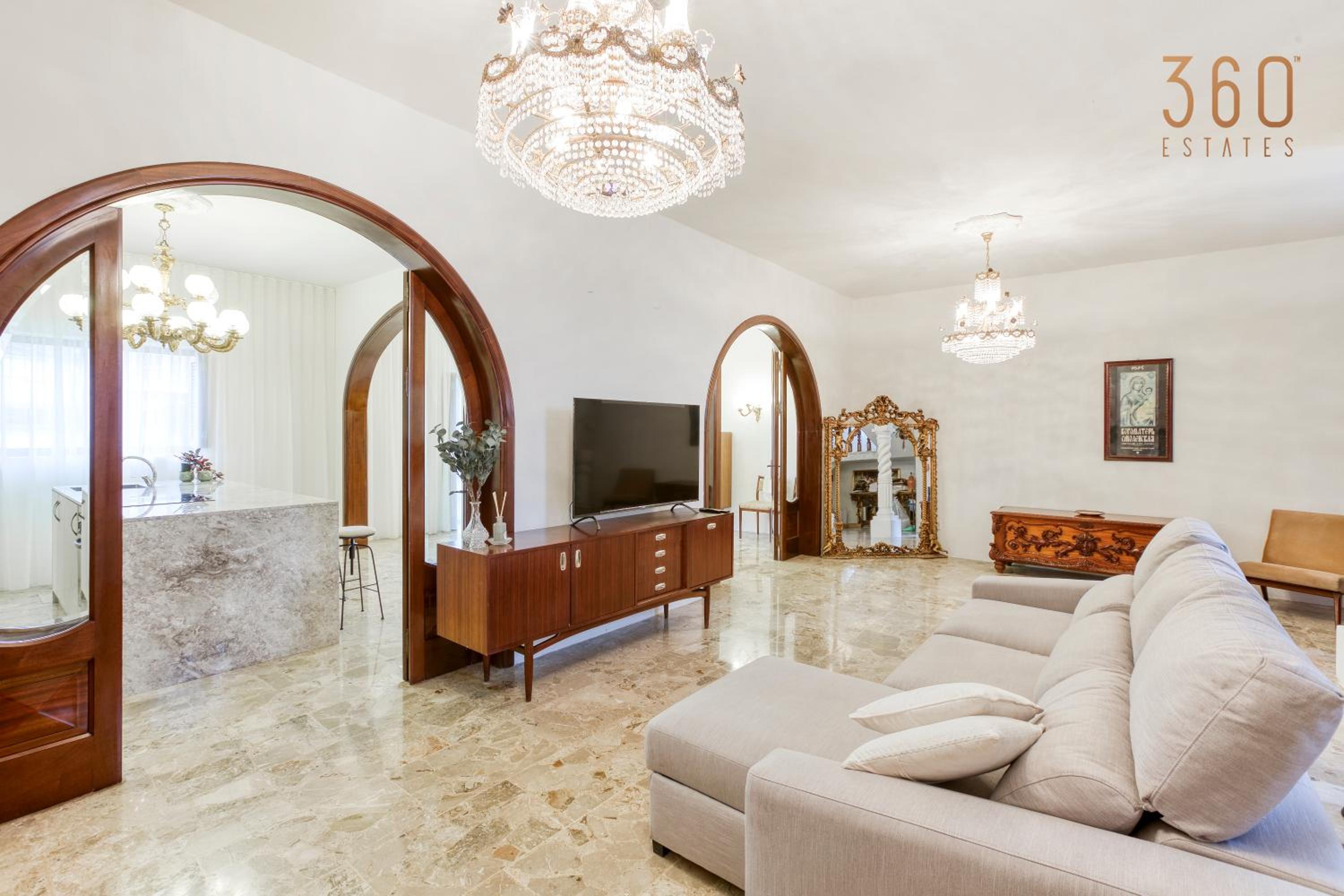 Spacious 4BR Oasis in the Heart of St. Julians by 360 Estates photo 5