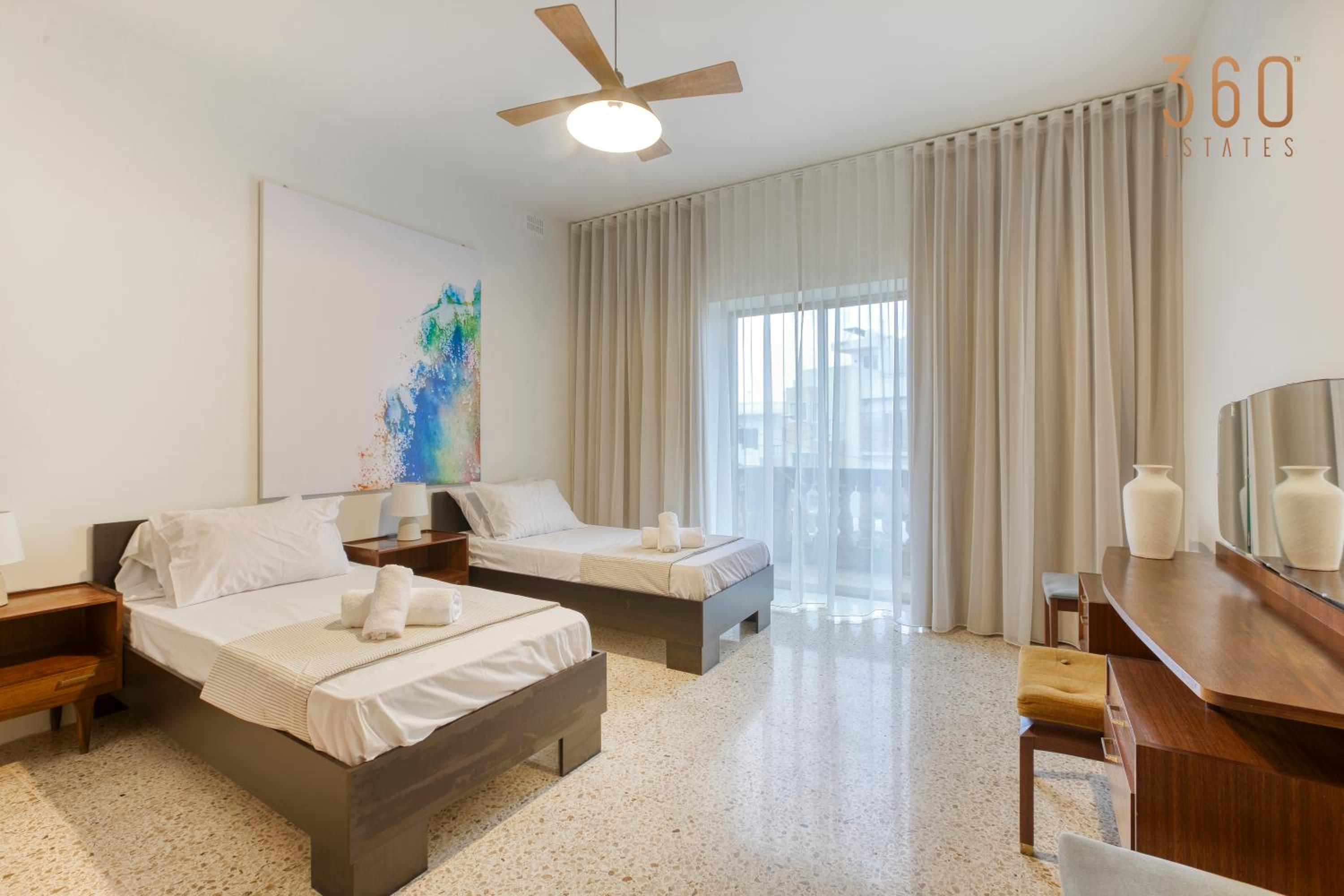 Spacious 4BR Oasis in the Heart of St. Julians by 360 Estates photo 4