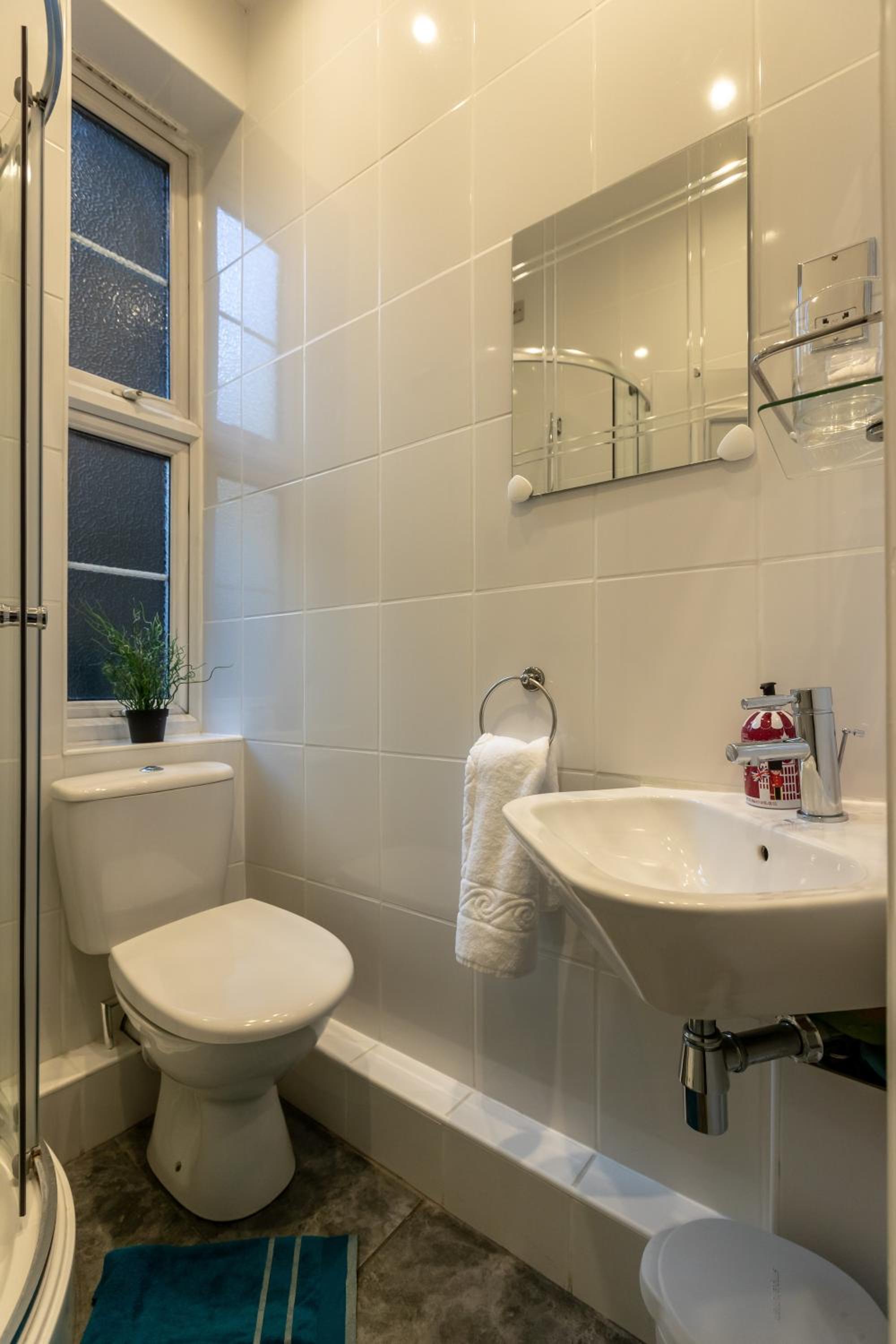 The Wanderlust in the Heart of Covent Garden - 1BR Apartment sleeps 4 - Near Tube - Tesco and Restaurants