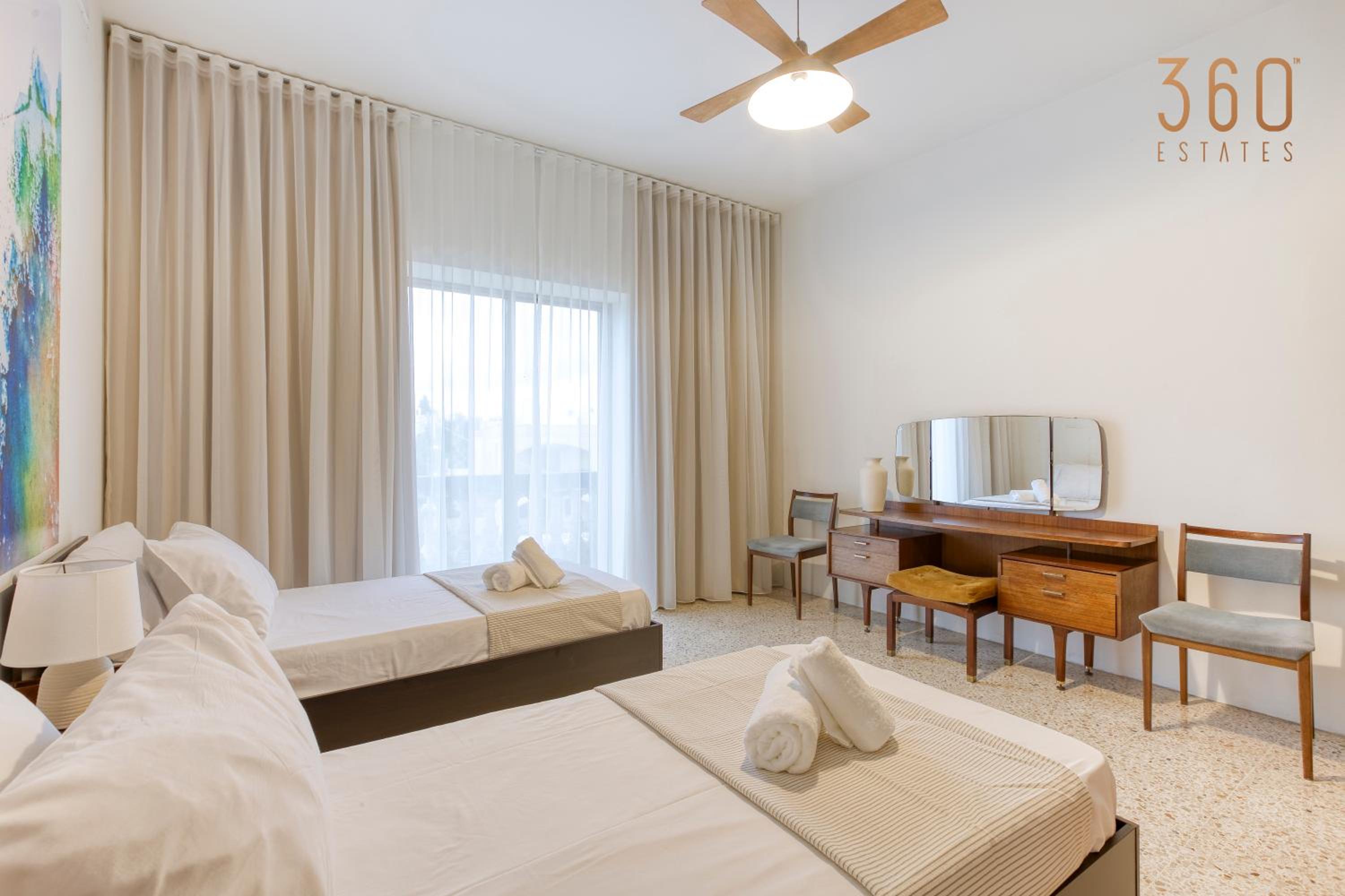 Spacious 4BR Oasis in the Heart of St. Julians by 360 Estates photo 2