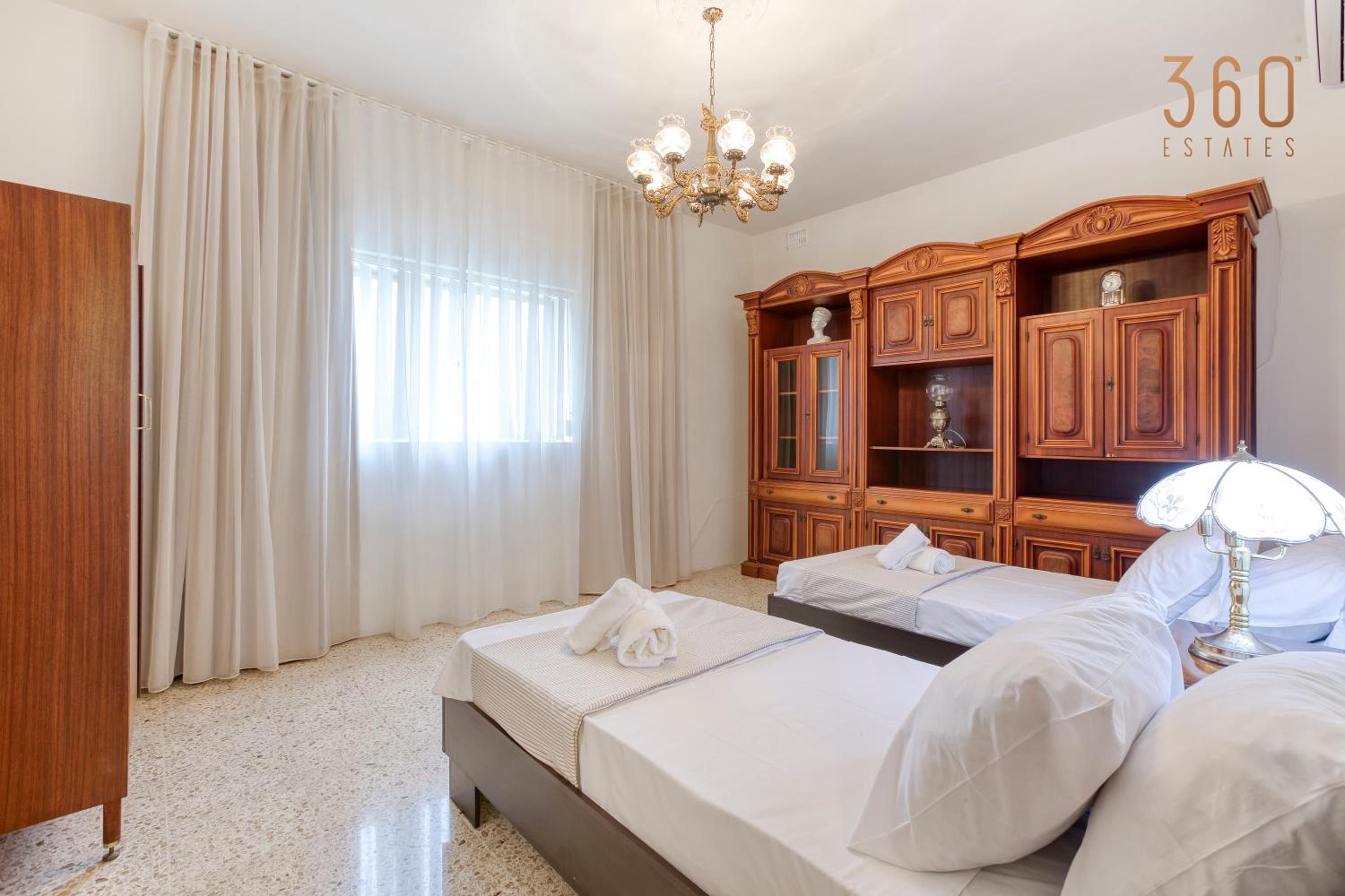 Spacious 4BR Oasis in the Heart of St. Julians by 360 Estates photo 3