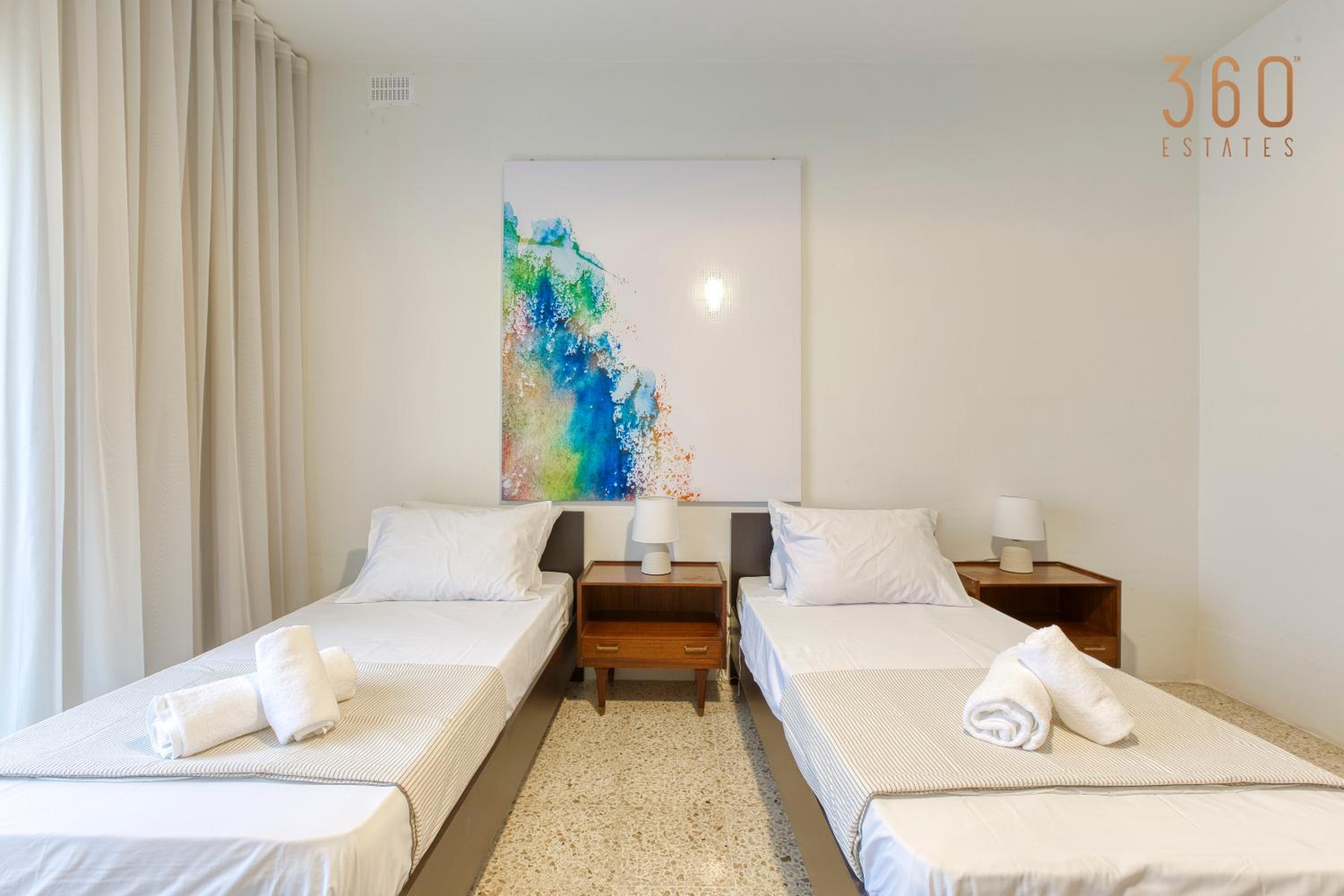 Spacious 4BR Oasis in the Heart of St. Julians by 360 Estates photo 3