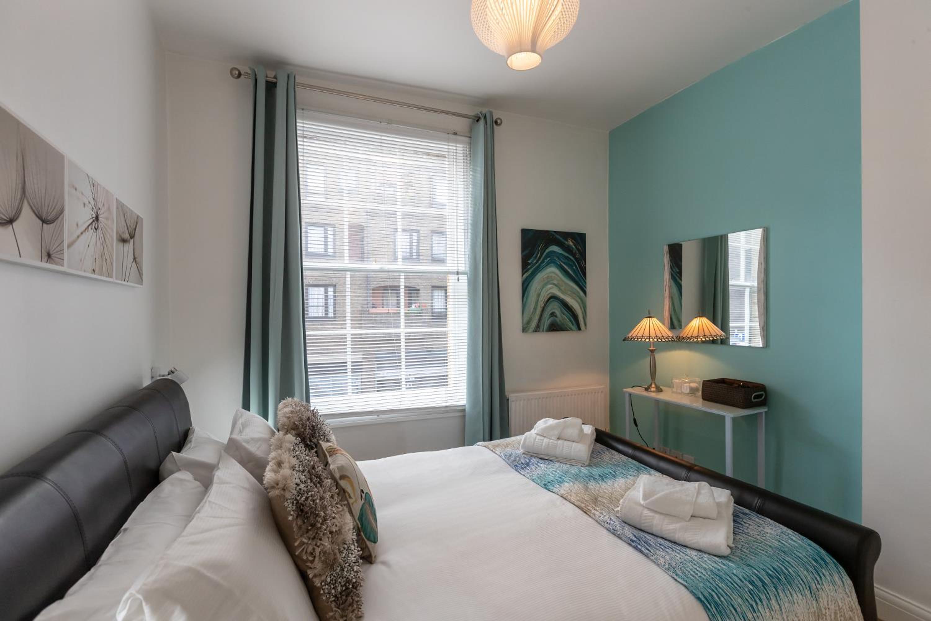 The Wanderlust in the Heart of Covent Garden - 1BR Apartment sleeps 4 - Near Tube - Tesco and Restaurants