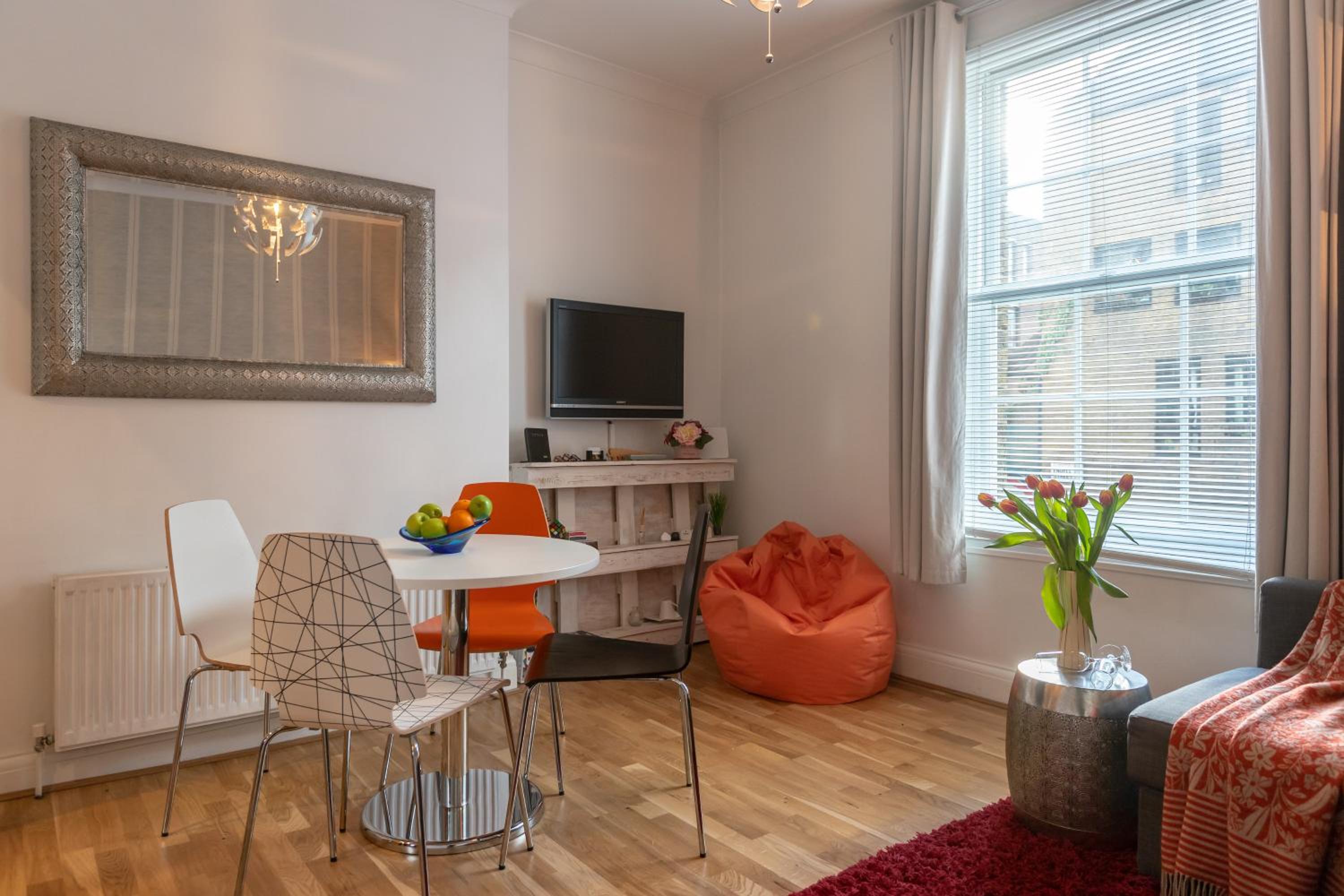 The Wanderlust in the Heart of Covent Garden - 1BR Apartment sleeps 4 - Near Tube - Tesco and Restaurants