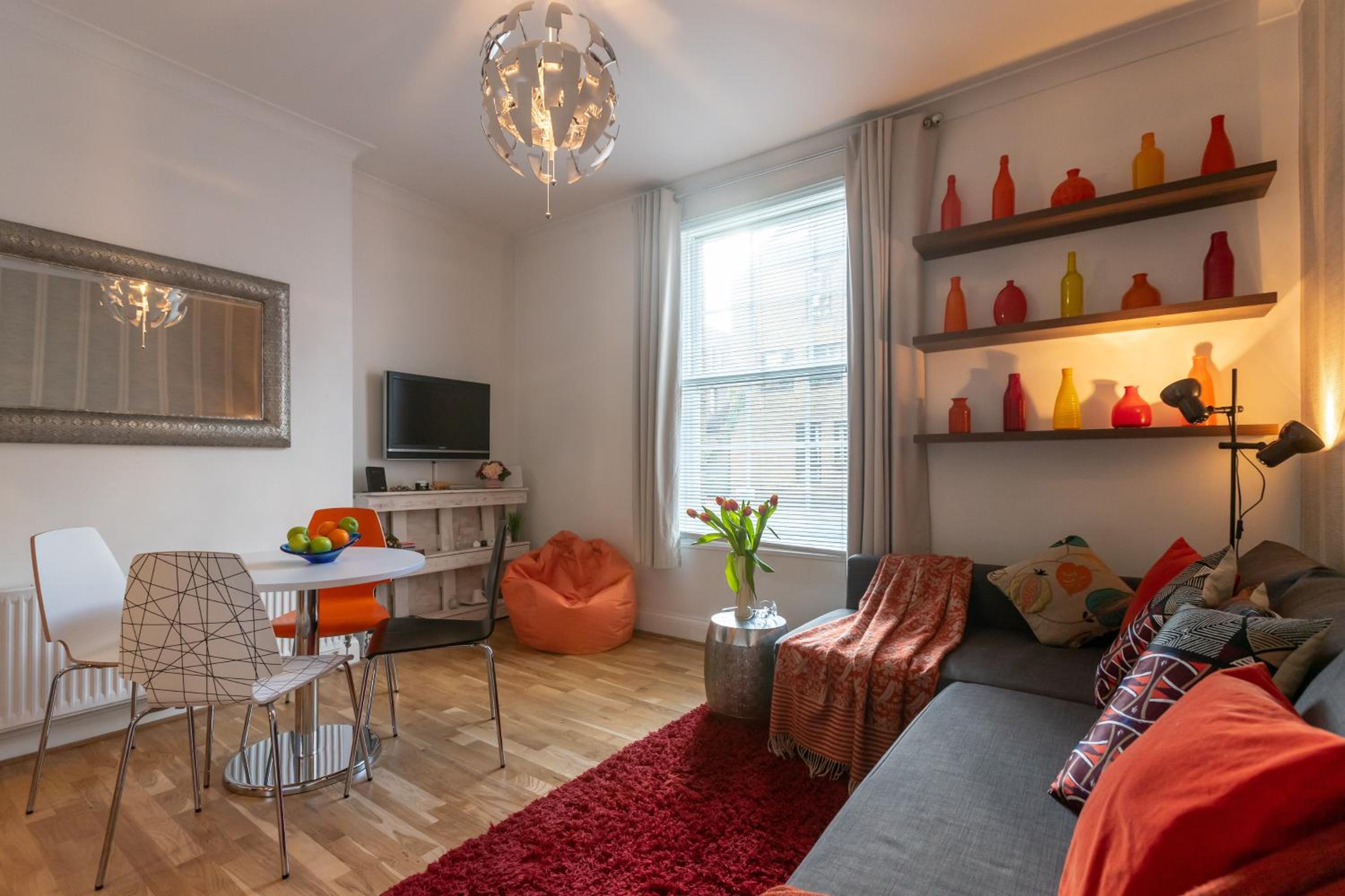 The Wanderlust in the Heart of Covent Garden - 1BR Apartment sleeps 4 - Near Tube - Tesco and Restaurants