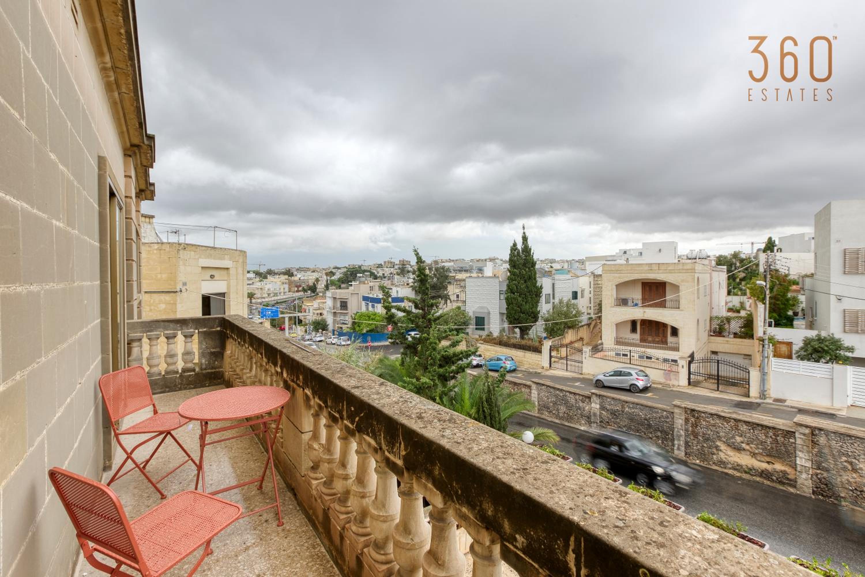 Spacious 4BR Oasis in the Heart of St. Julians by 360 Estates photo 2