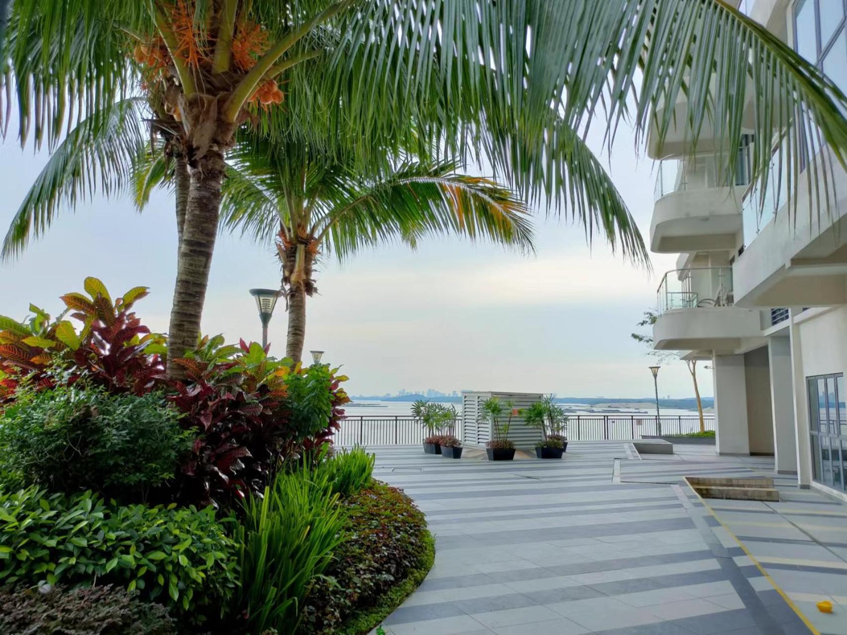 2 Seaview Balcony@Danga Bay