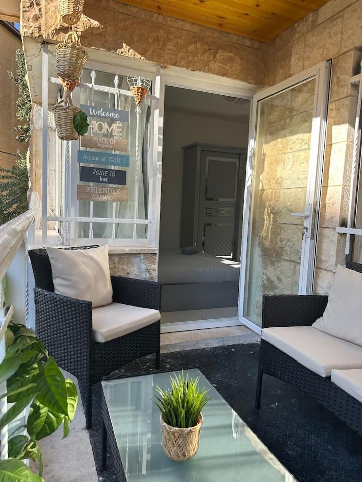 Luxury 2 Balcony Centrally Located view 5