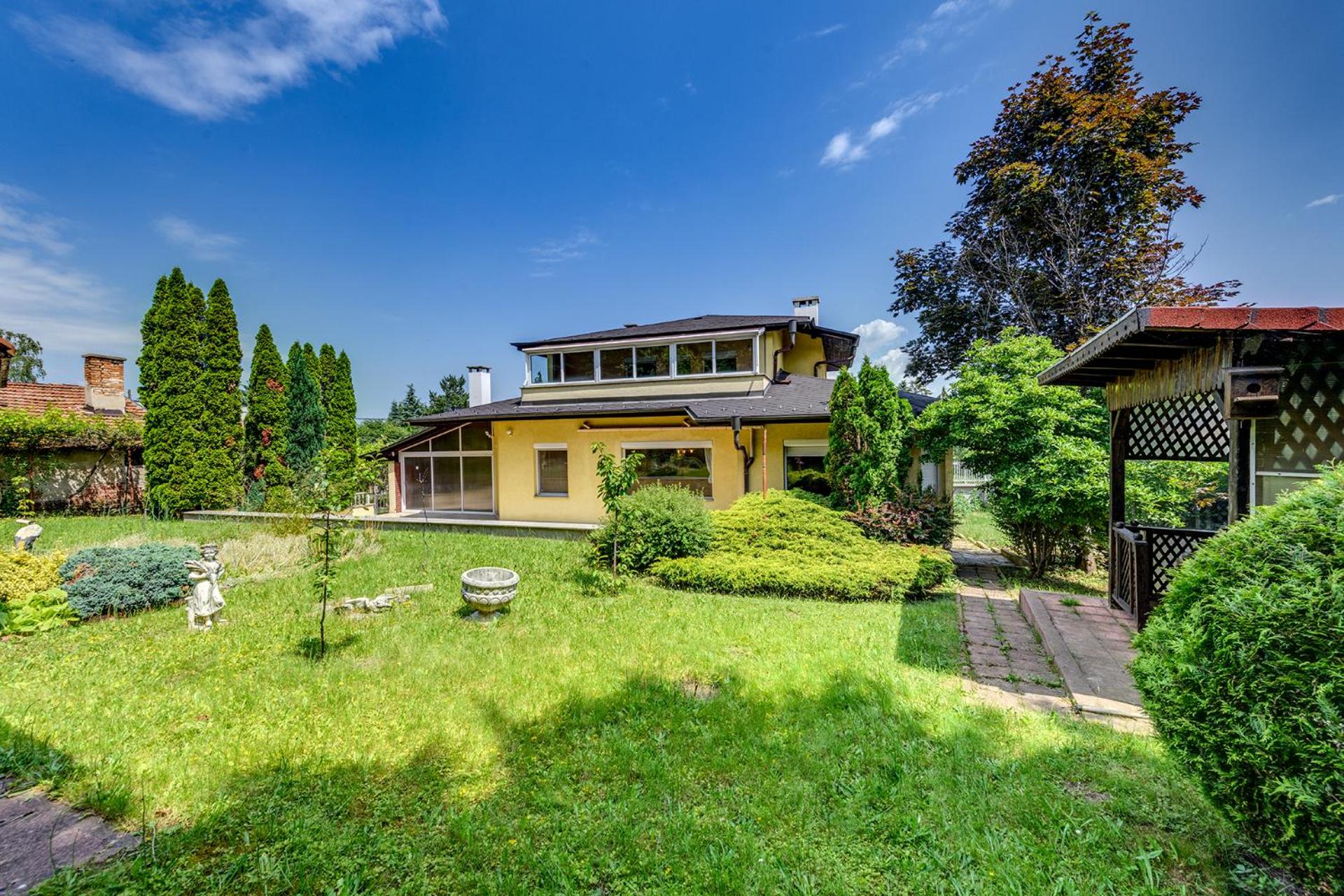 Villa Boyana City & Relax with Hot Jacuzzi and Sauna by BookVillaBG