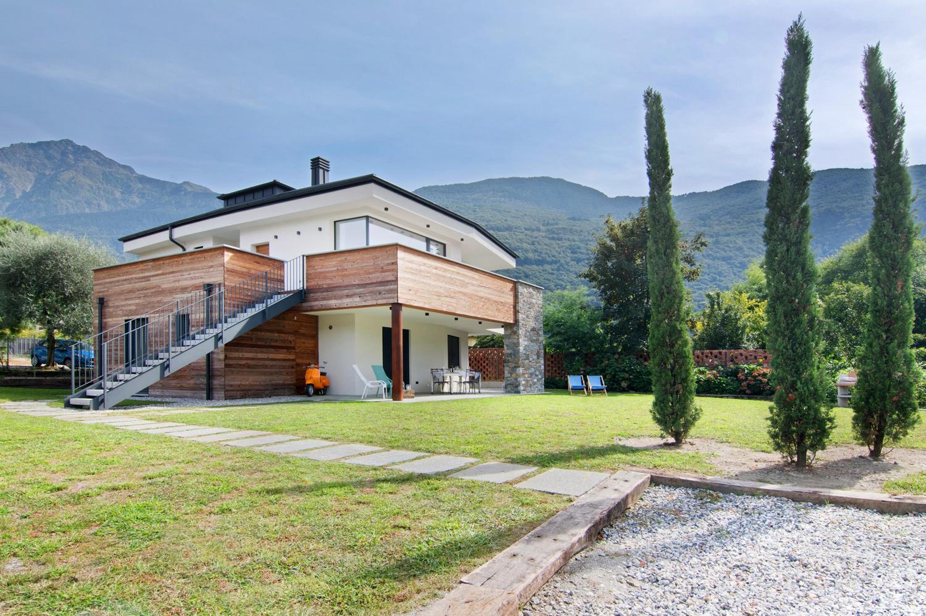 La Villa del lago view 2