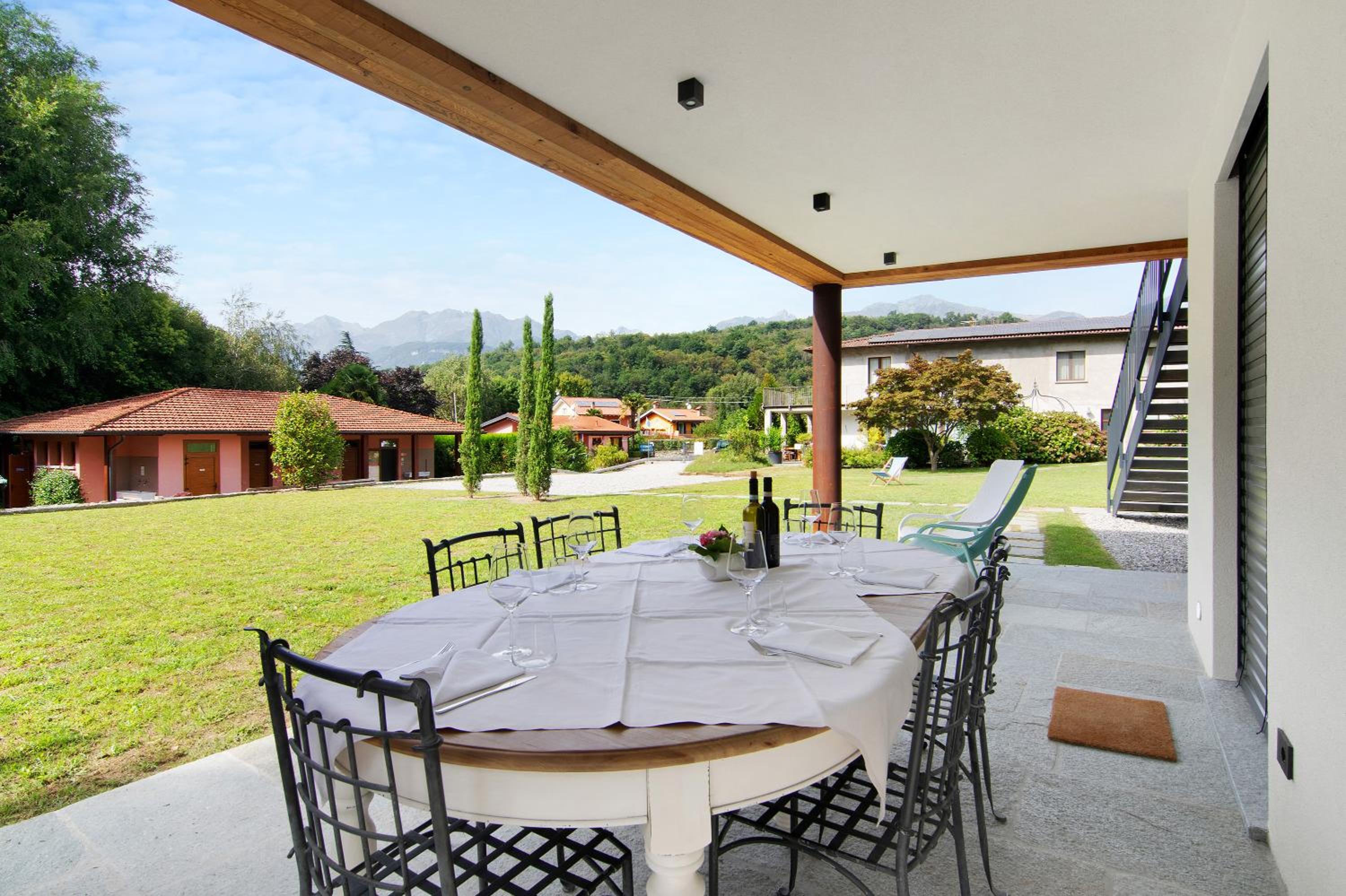 La Villa del lago view 3
