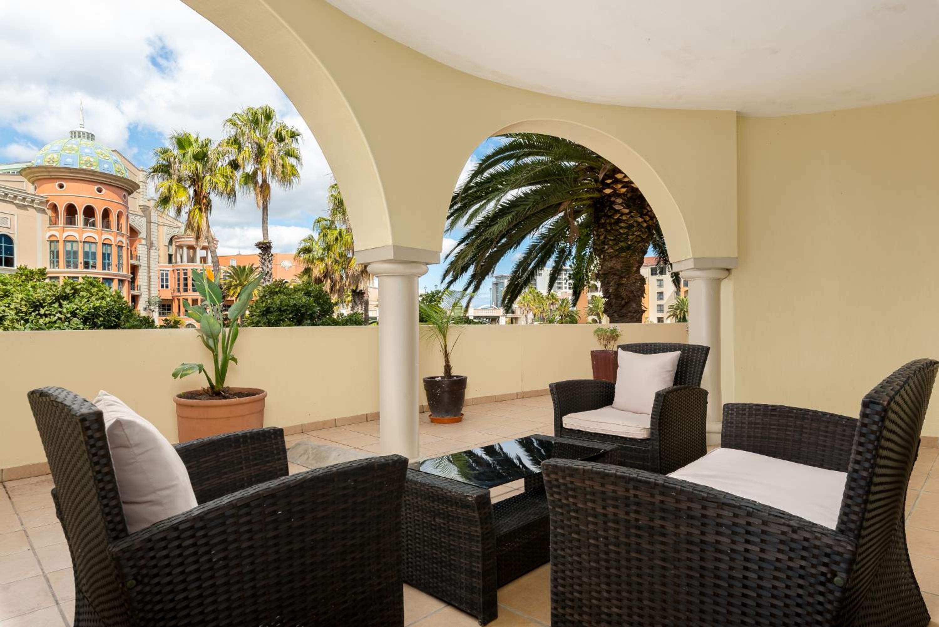 Island Club Luxury Apartments