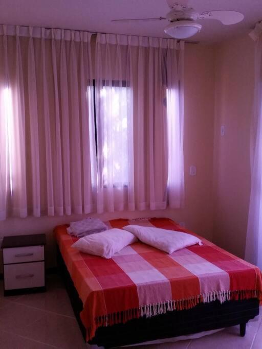 Guarapari, casa, lazer completo piscina, sauna etc
